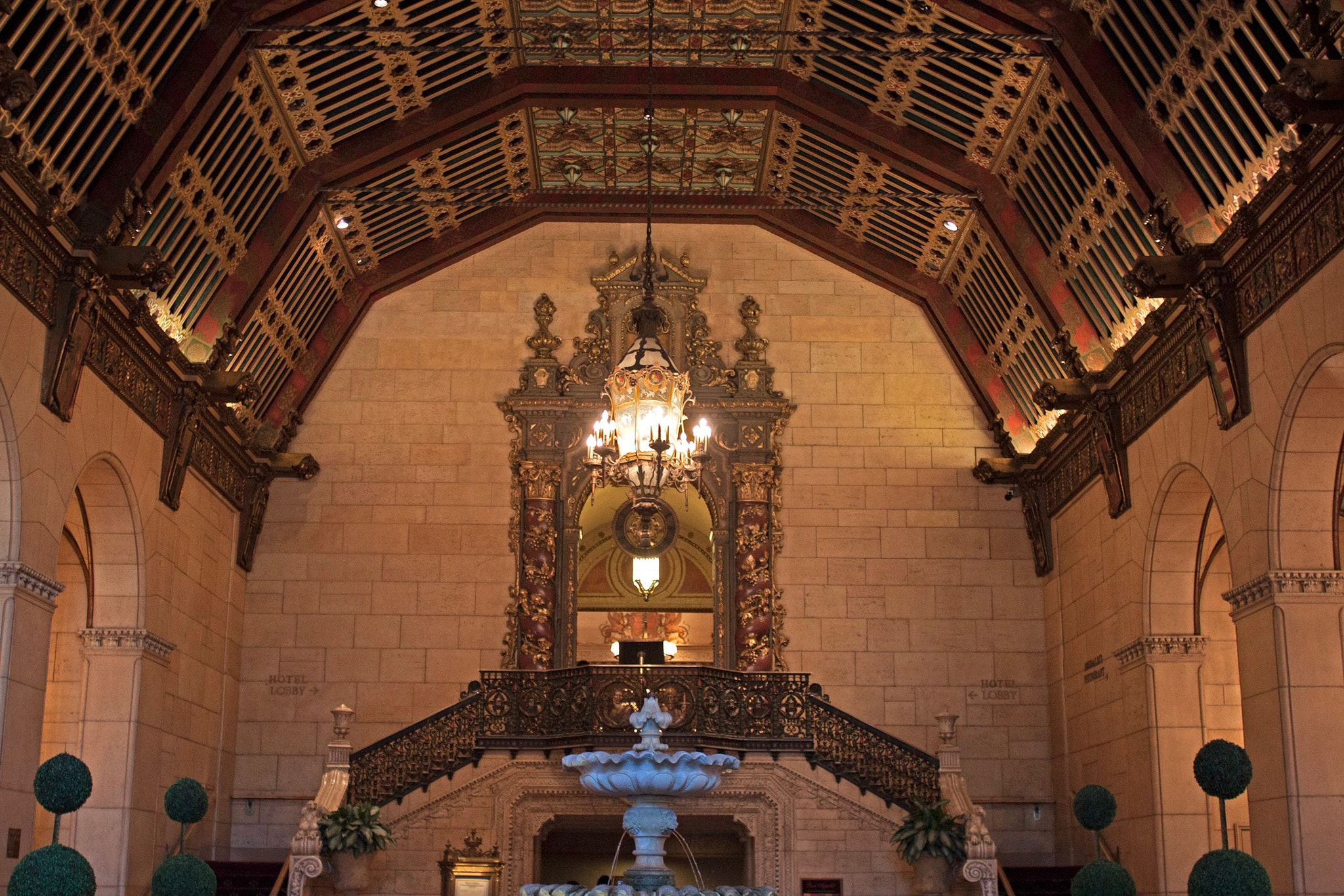 Canon EOS 500D (EOS Rebel T1i / EOS Kiss X3) + Canon EF 28mm F2.8 sample photo. “the grand millennium biltmore hotel" in la photography