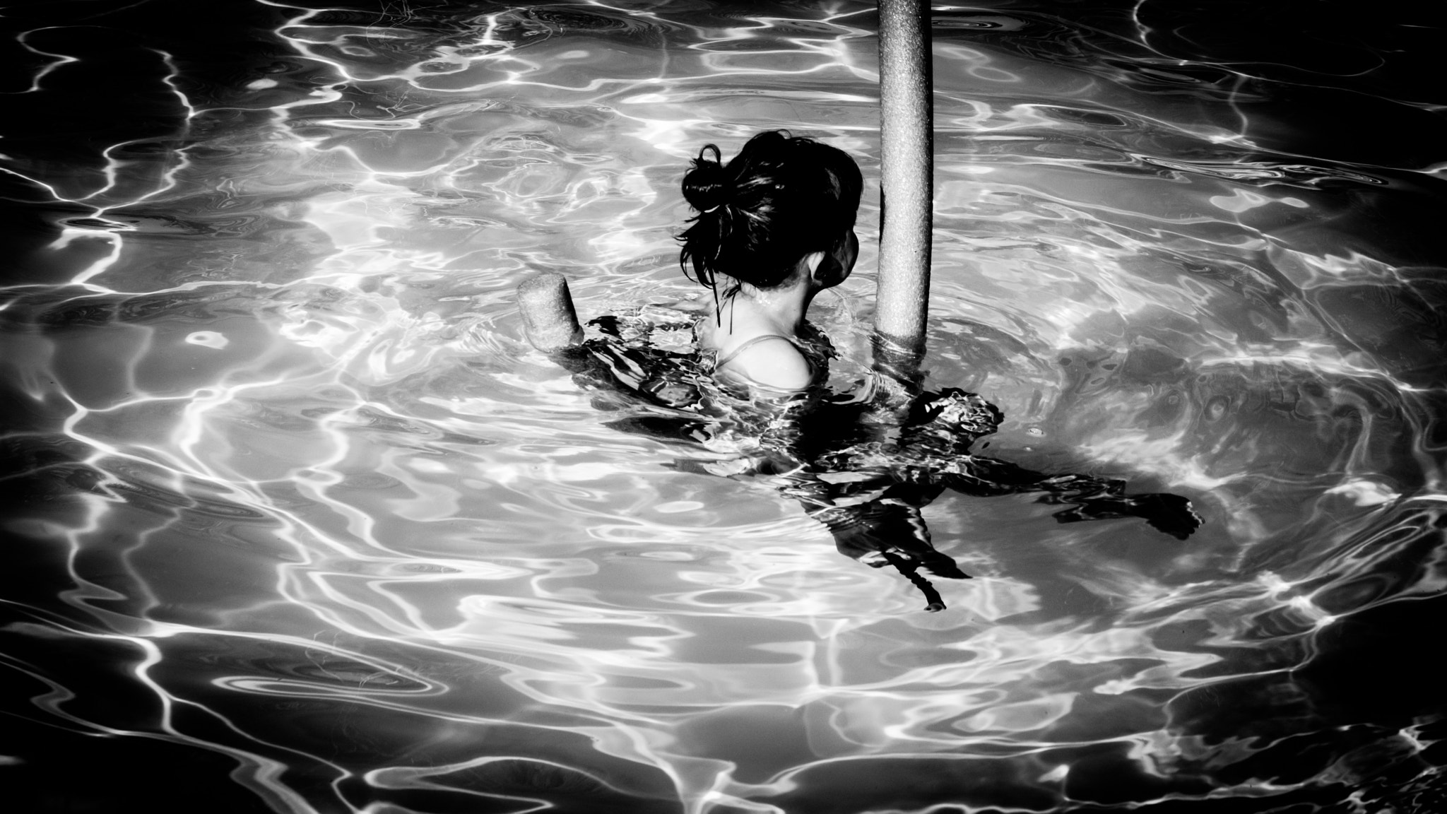 Nikon D5200 + Sigma 17-70mm F2.8-4 DC Macro OS HSM | C sample photo. Girl in a swimmingpool photography