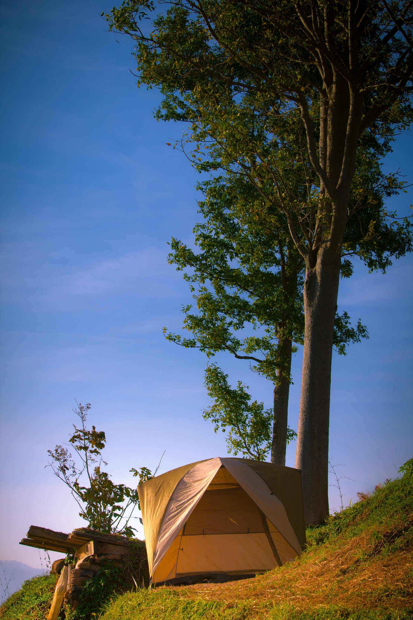 Canon EOS 60D + Canon EF 70-200mm F4L IS USM sample photo. View of tourist tent at sunset in northern part of thailand and photography