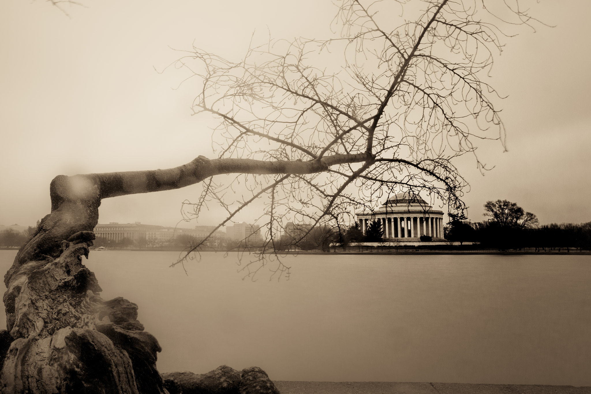 Canon EF-S 17-55mm F2.8 IS USM sample photo. Jefferson memorial on a wet rainy day photography