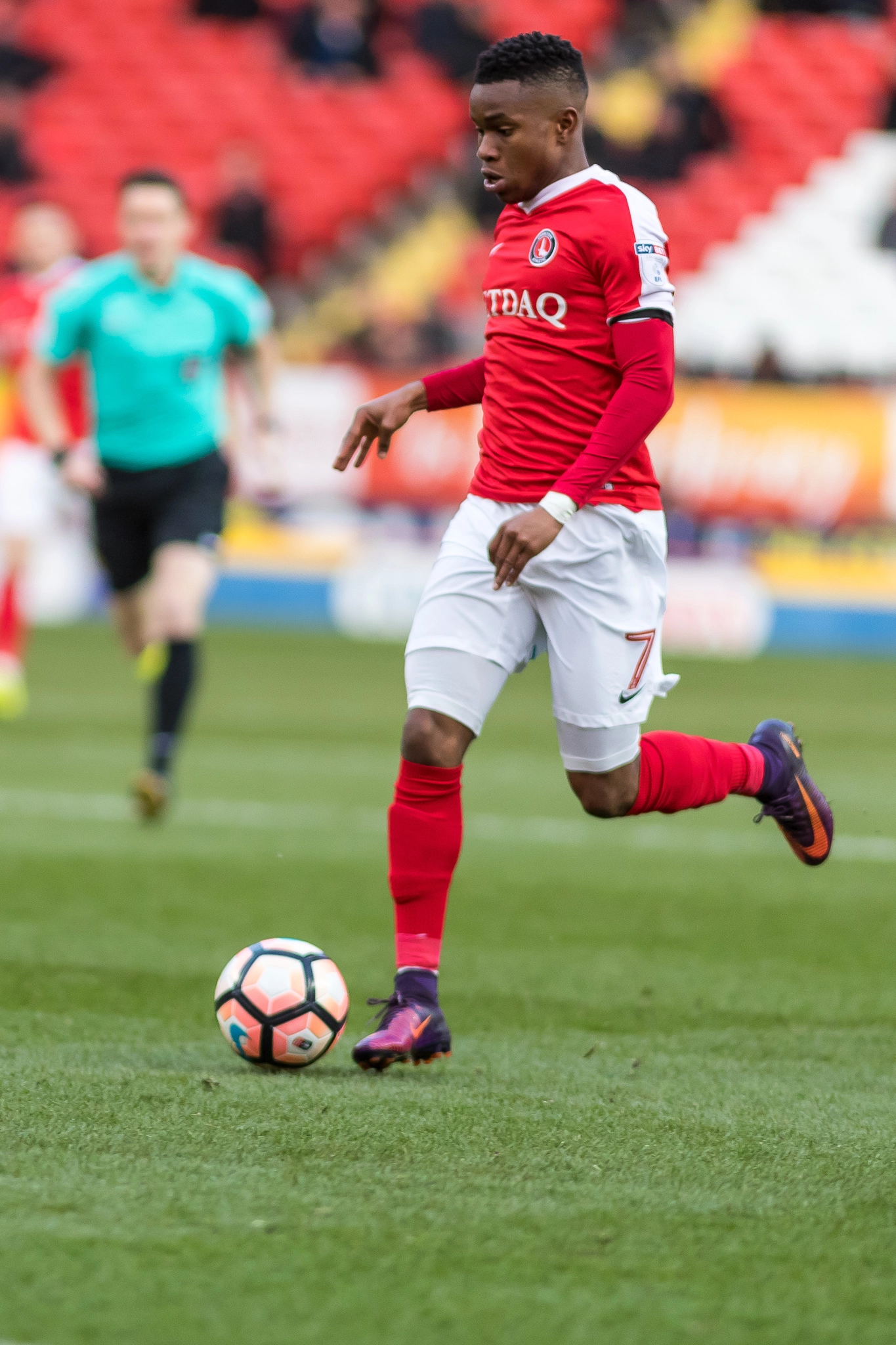 Canon EF 200mm F2.8L II USM sample photo. Charlton athletic vs mk dons - 3rd dec '16 photography