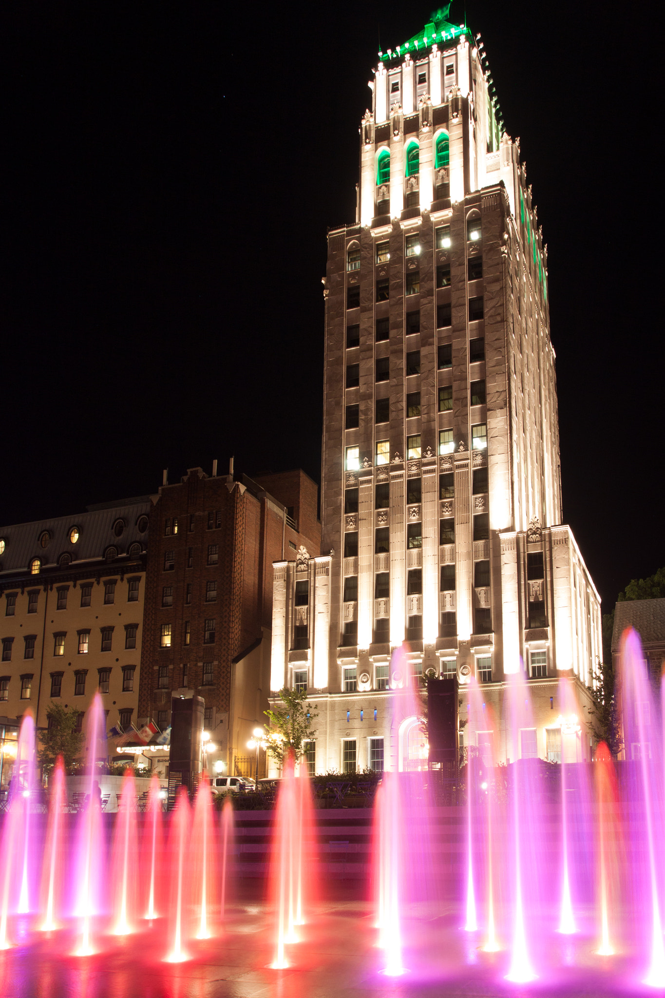 Sigma 10-20mm F3.5 EX DC HSM sample photo. Canada price building vieux quebec photography