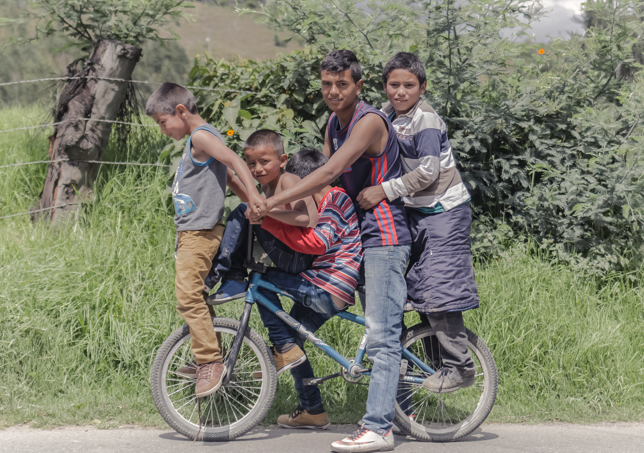 Canon EF 35mm F2 IS USM sample photo. En bicicleta photography