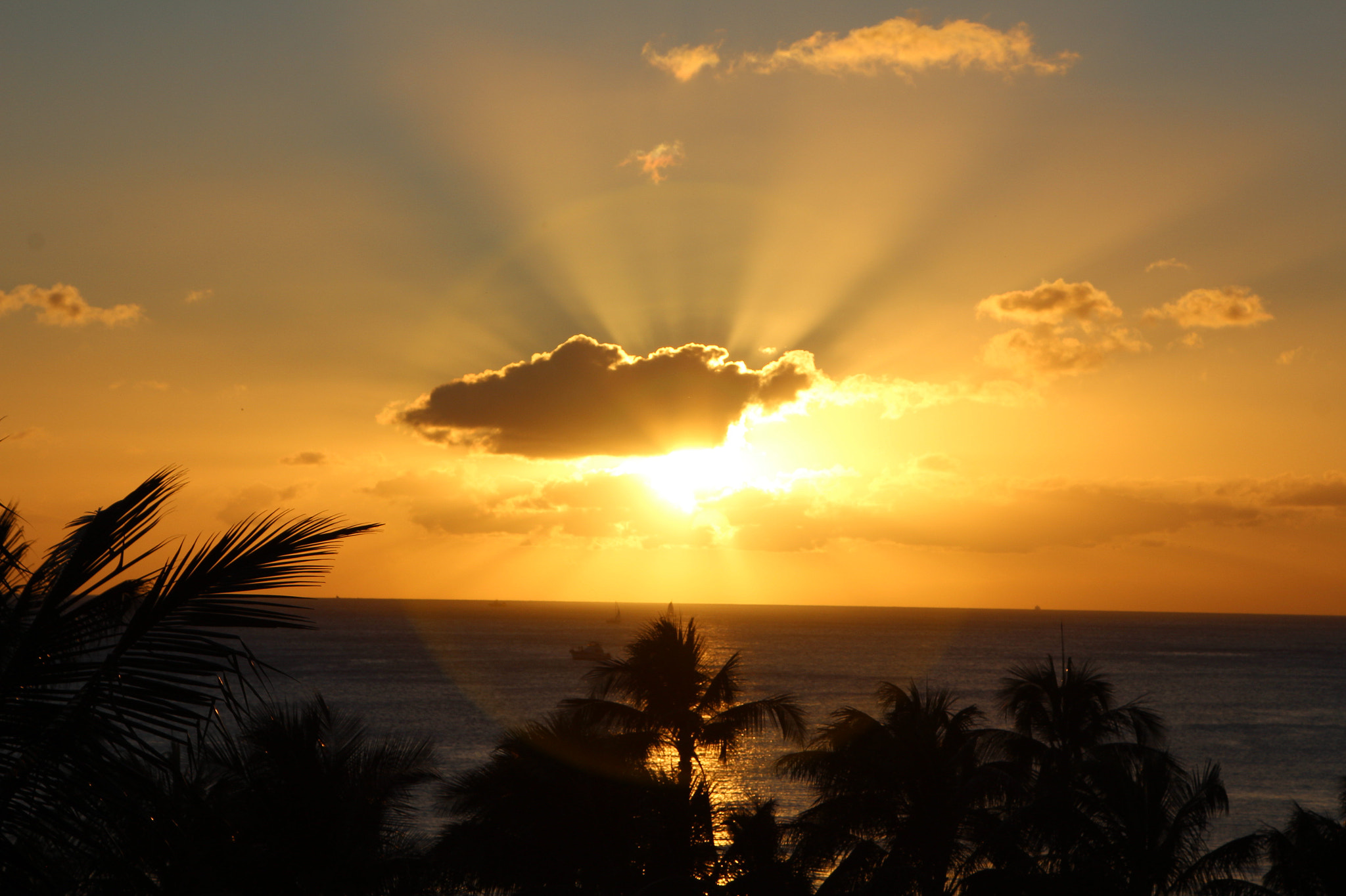 Canon EOS 1200D (EOS Rebel T5 / EOS Kiss X70 / EOS Hi) sample photo. Hawaii sunset photography