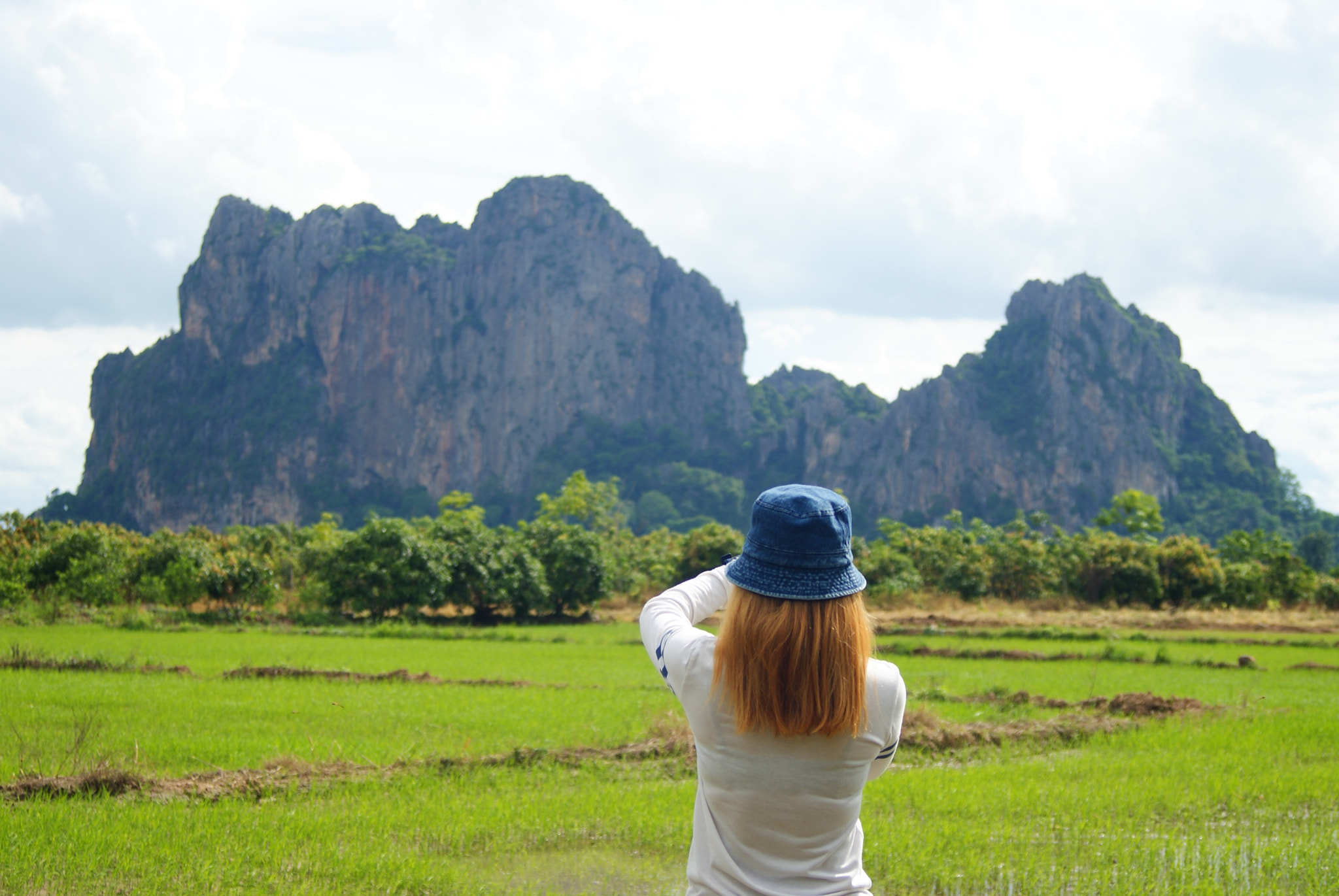 Minolta AF 35-105mm F3.5-4.5 sample photo. Girl or mountain photography
