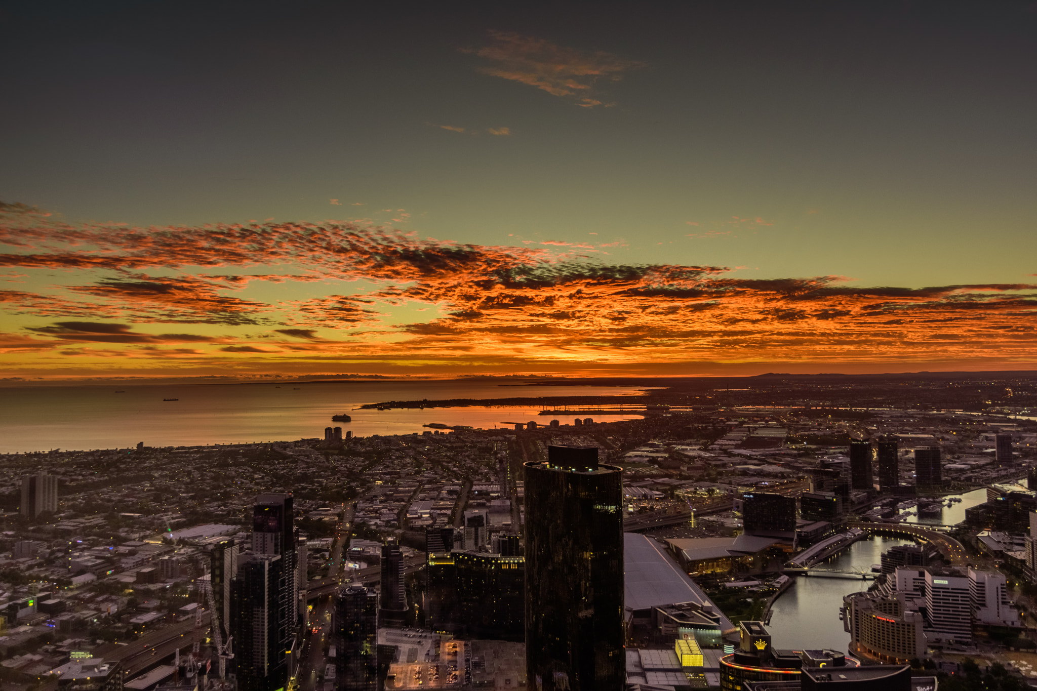 Nikon D5500 + Tokina AT-X 11-20 F2.8 PRO DX (AF 11-20mm f/2.8) sample photo. Melbourne sunset photography