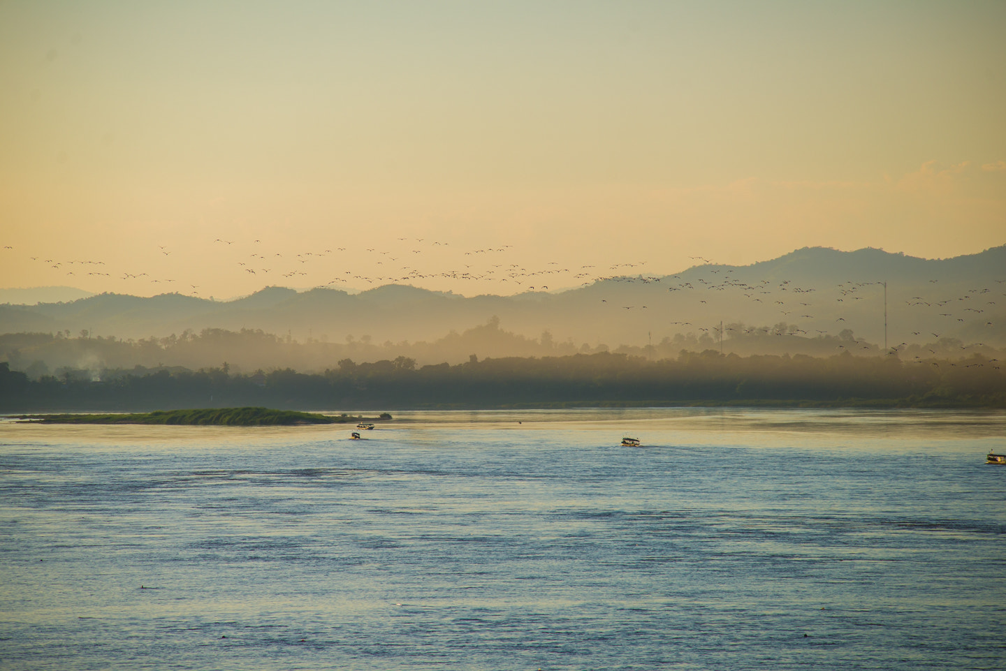 Nikon D600 + AF Zoom-Nikkor 70-210mm f/4 sample photo. Khong river, chieng kan photography