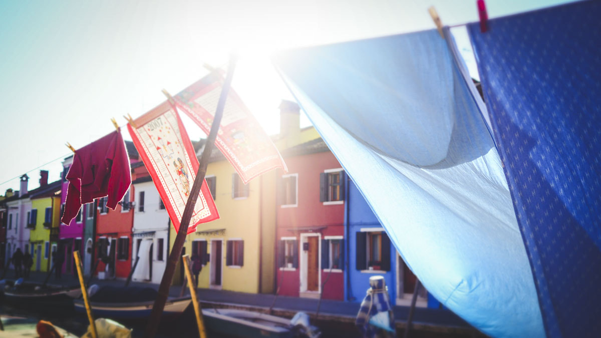 Olympus OM-D E-M5 II + Olympus M.Zuiko Digital 17mm F1.8 sample photo. Burano, drying lines photography