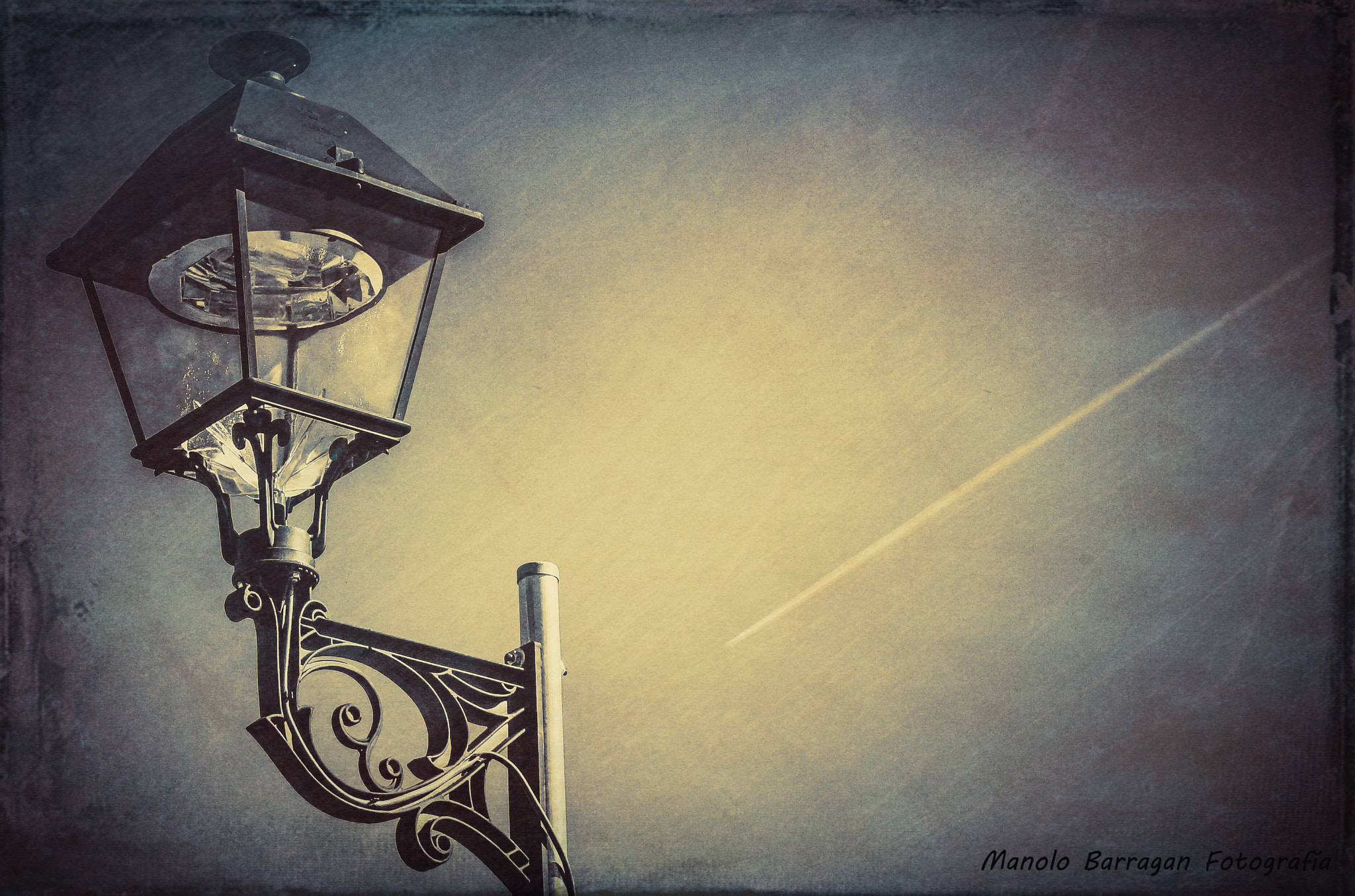 Sony Alpha NEX-6 + 28-70mm F3.5-5.6 OSS sample photo. El farol photography