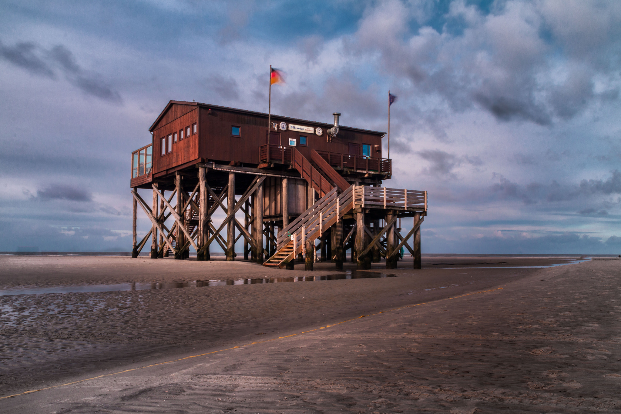 Canon EF-S 18-55mm F3.5-5.6 III sample photo. Pfahlbauten st peter ording strand photography