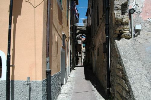 Nikon D70 sample photo. Ventimiglia (im) centro storico - via saonese photography