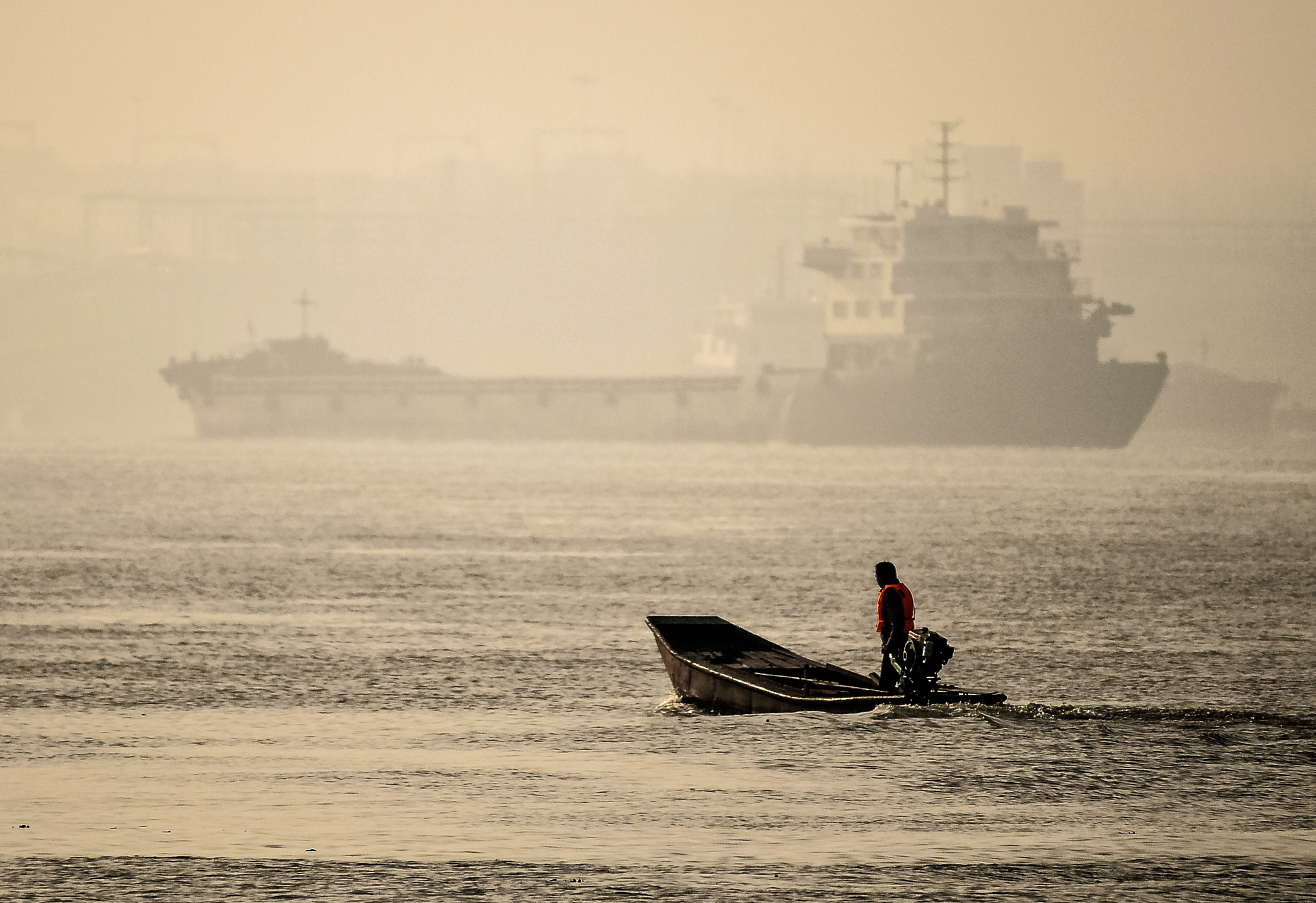 Sigma 80-400mm F4.5-5.6 EX OS sample photo. Boating on the river photography