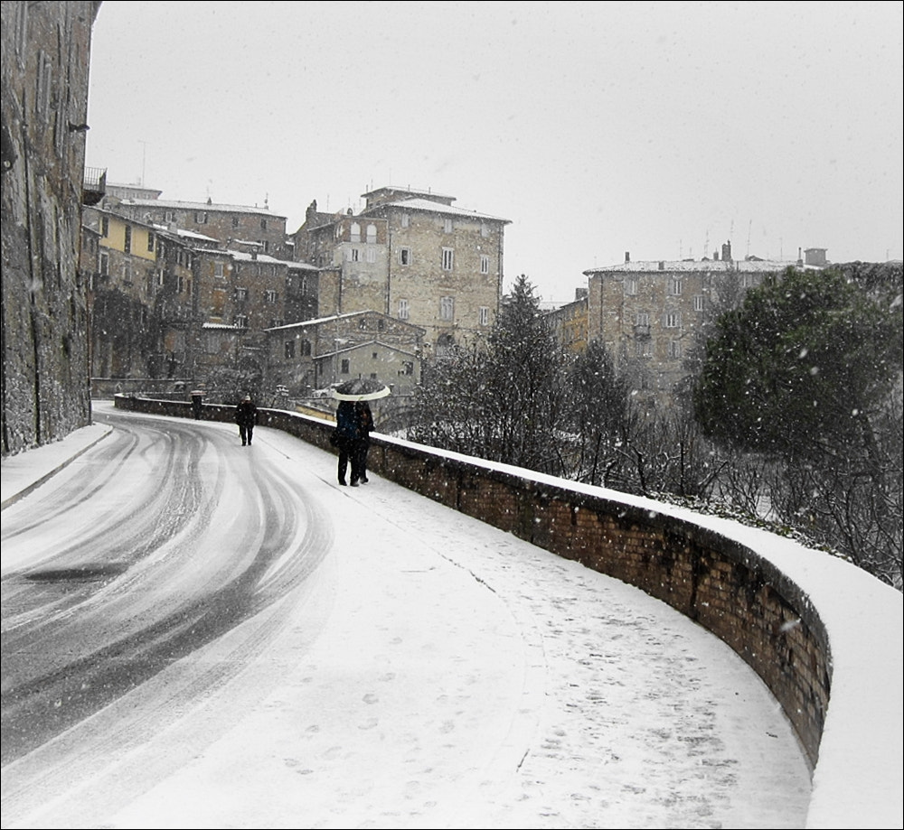 Canon PowerShot ELPH 100 HS (IXUS 115 HS / IXY 210F) sample photo. Perugia e la neve. photography