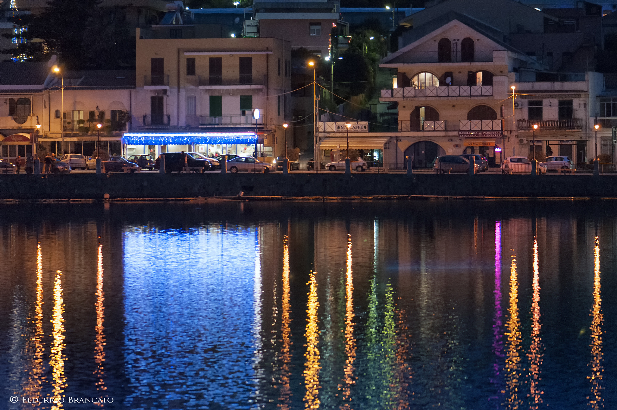 Nikon AF-S Micro-Nikkor 105mm F2.8G IF-ED VR sample photo. Luci sul lago photography