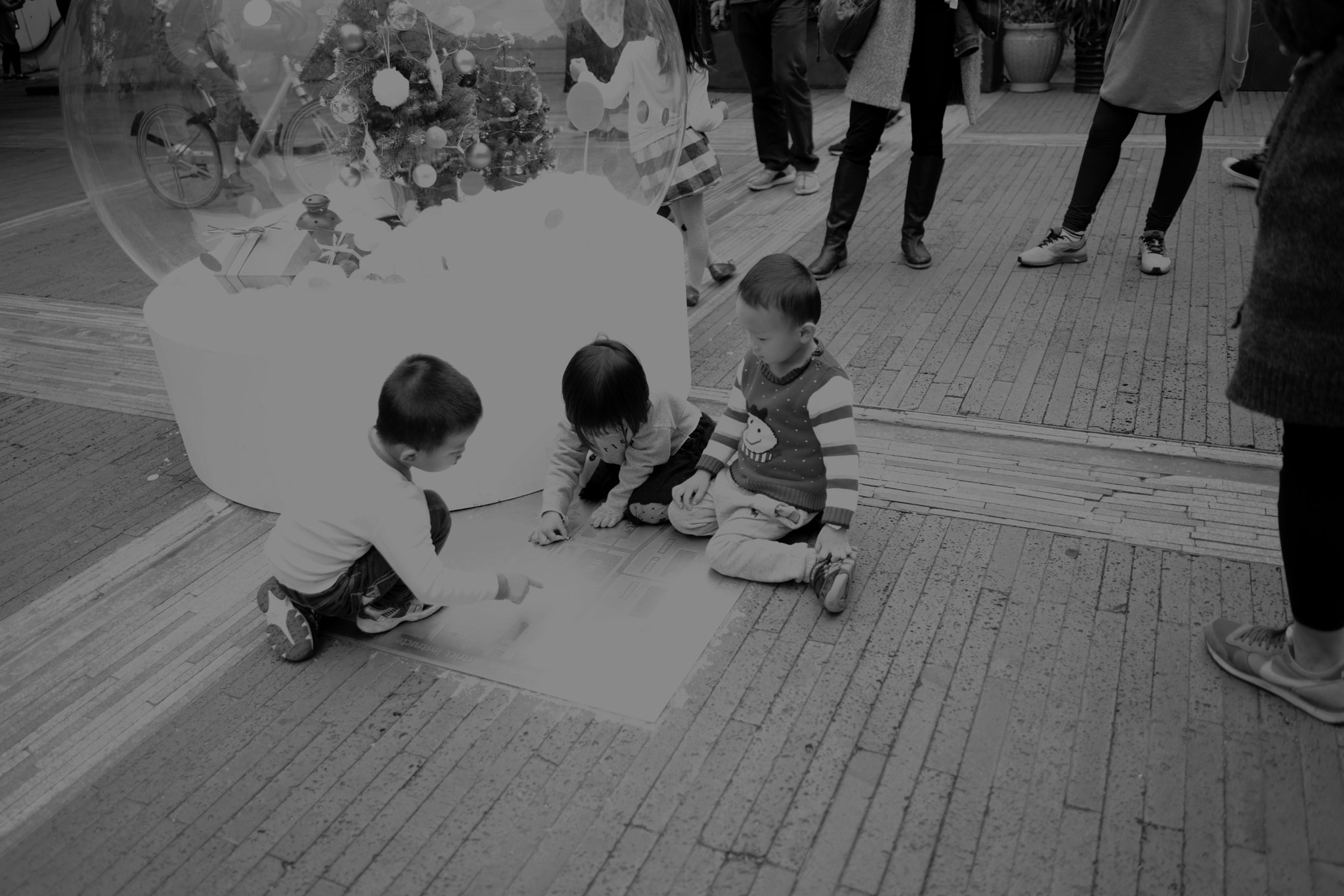 Sony a7 II + Sony FE 28mm F2 sample photo. Lovely babies photography
