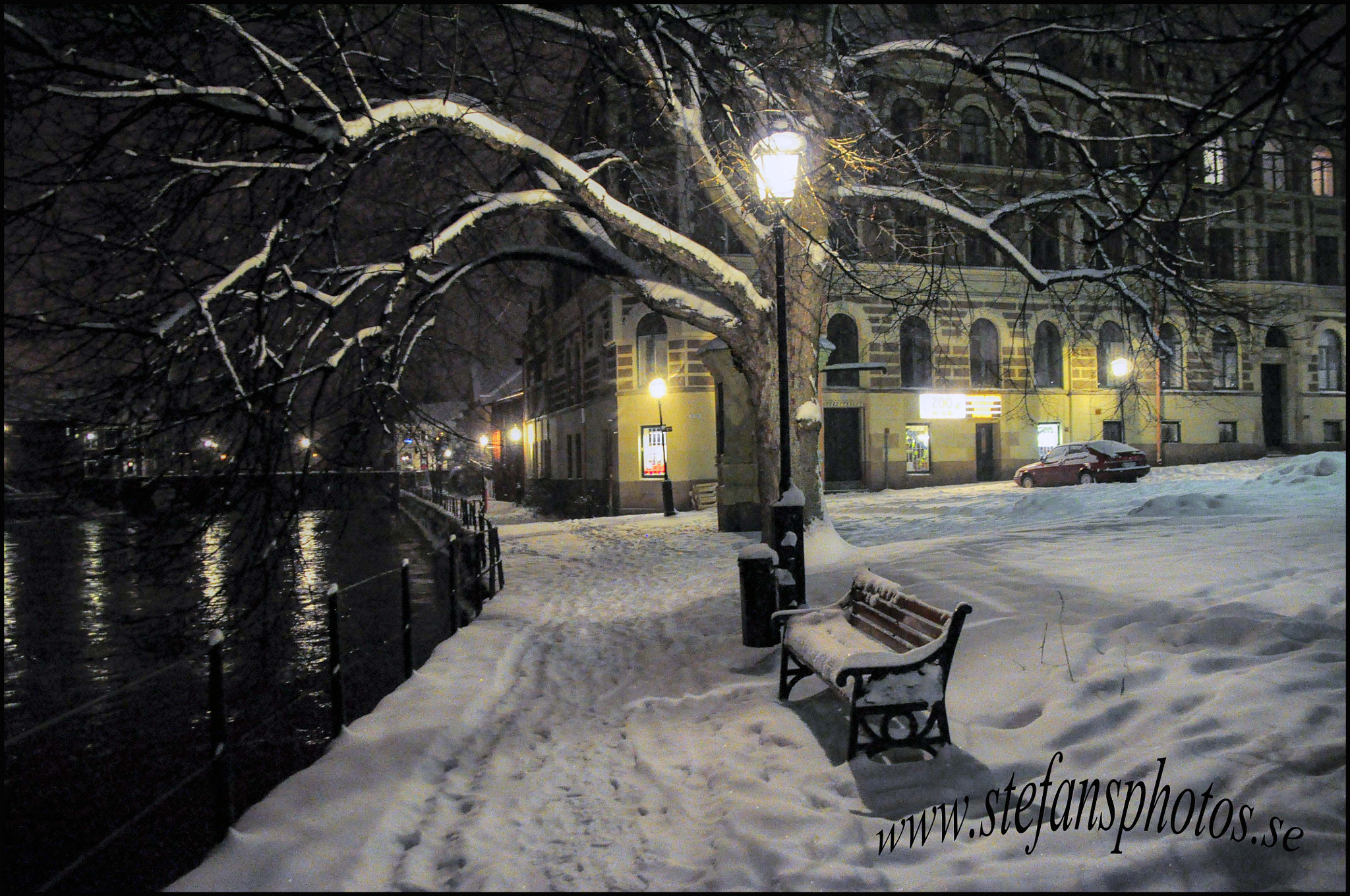 Nikon D5000 sample photo. Resting at the bench!! photography
