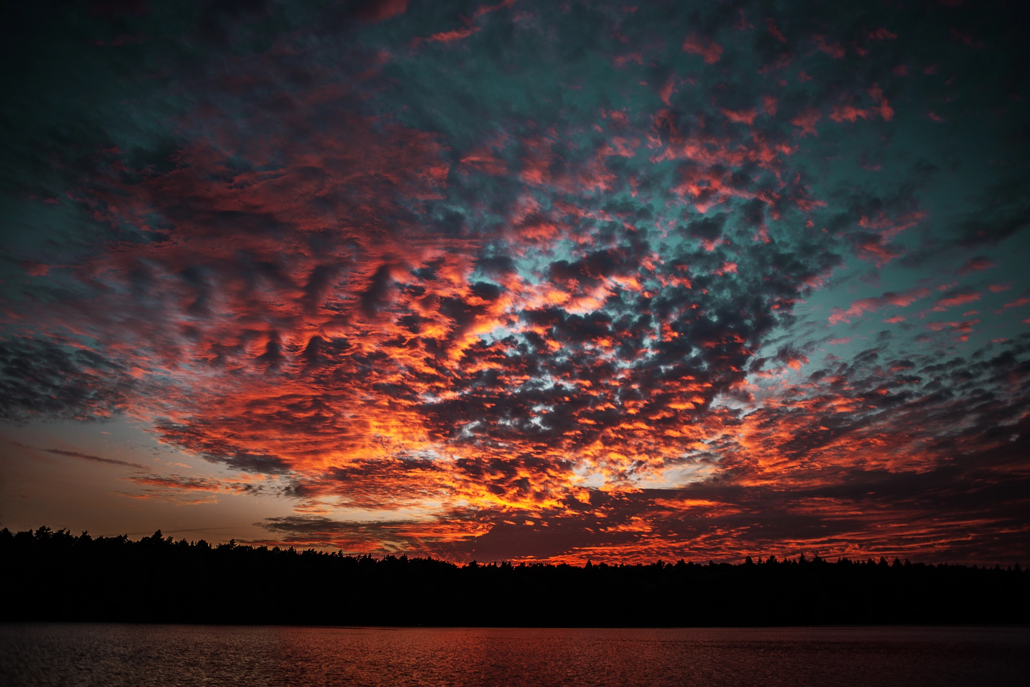 Nikon D610 + Nikon AF Nikkor 28mm F2.8D sample photo. Burning sky photography