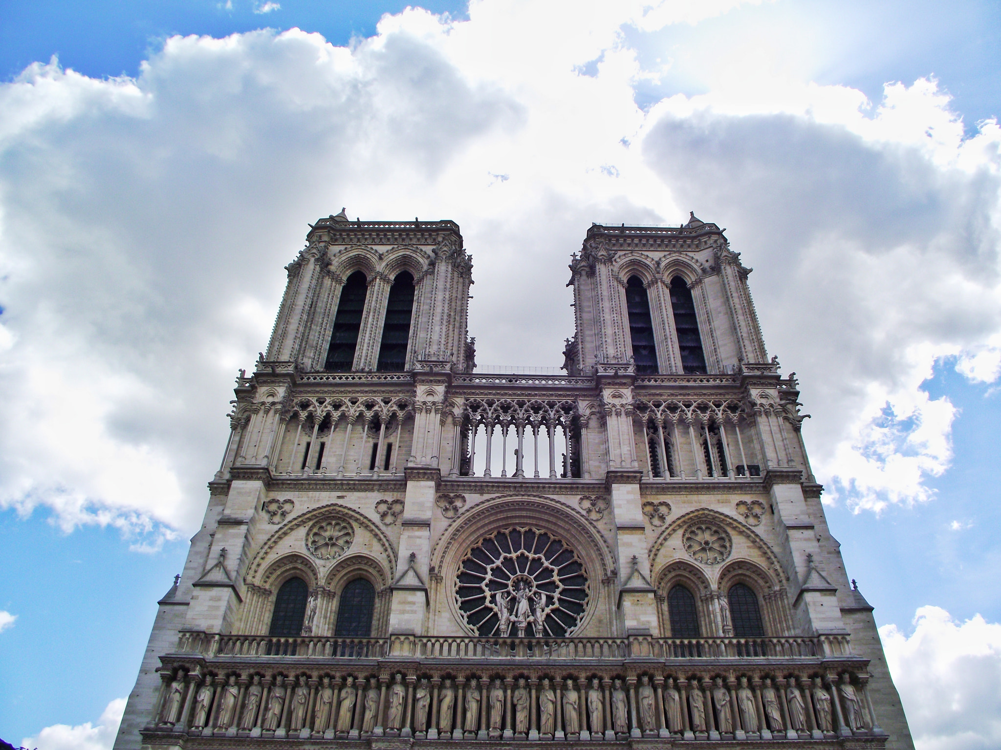 Fujifilm FinePix S2700HD sample photo. Cattedrale notre-dame photography