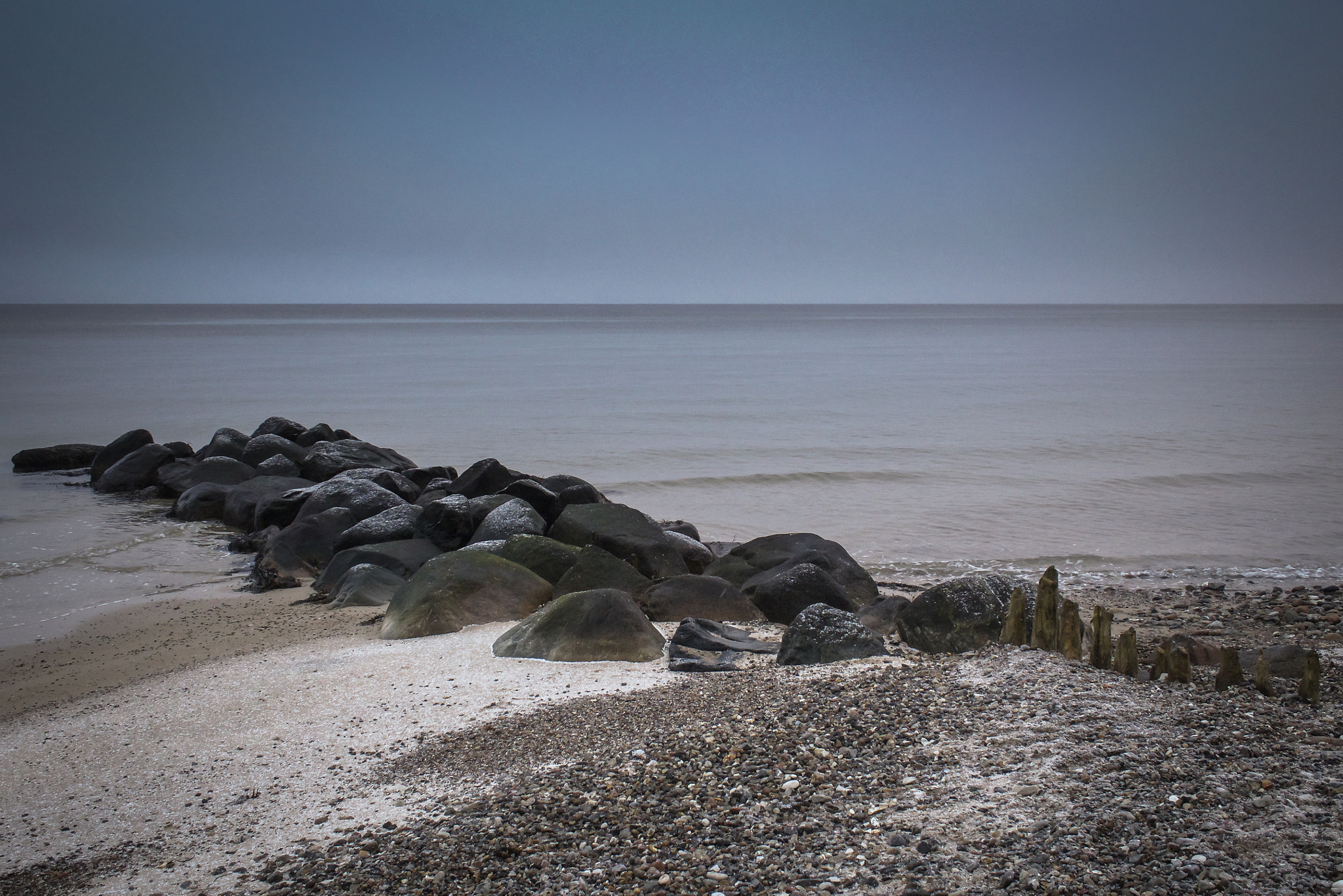 Olympus OM-D E-M10 II + Olympus M.Zuiko Digital 17mm F1.8 sample photo. The beach early in the morning in february photography