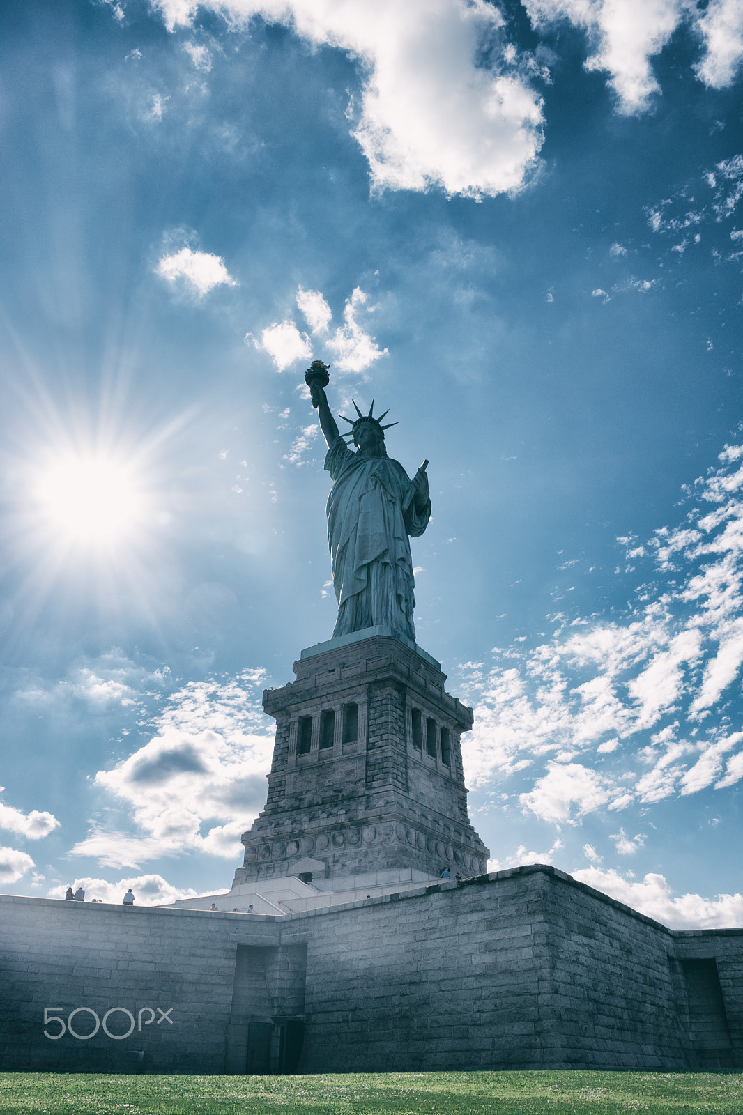 Samsung NX 16-50mm F2.0-2.8 S ED OIS sample photo. Liberty island photography