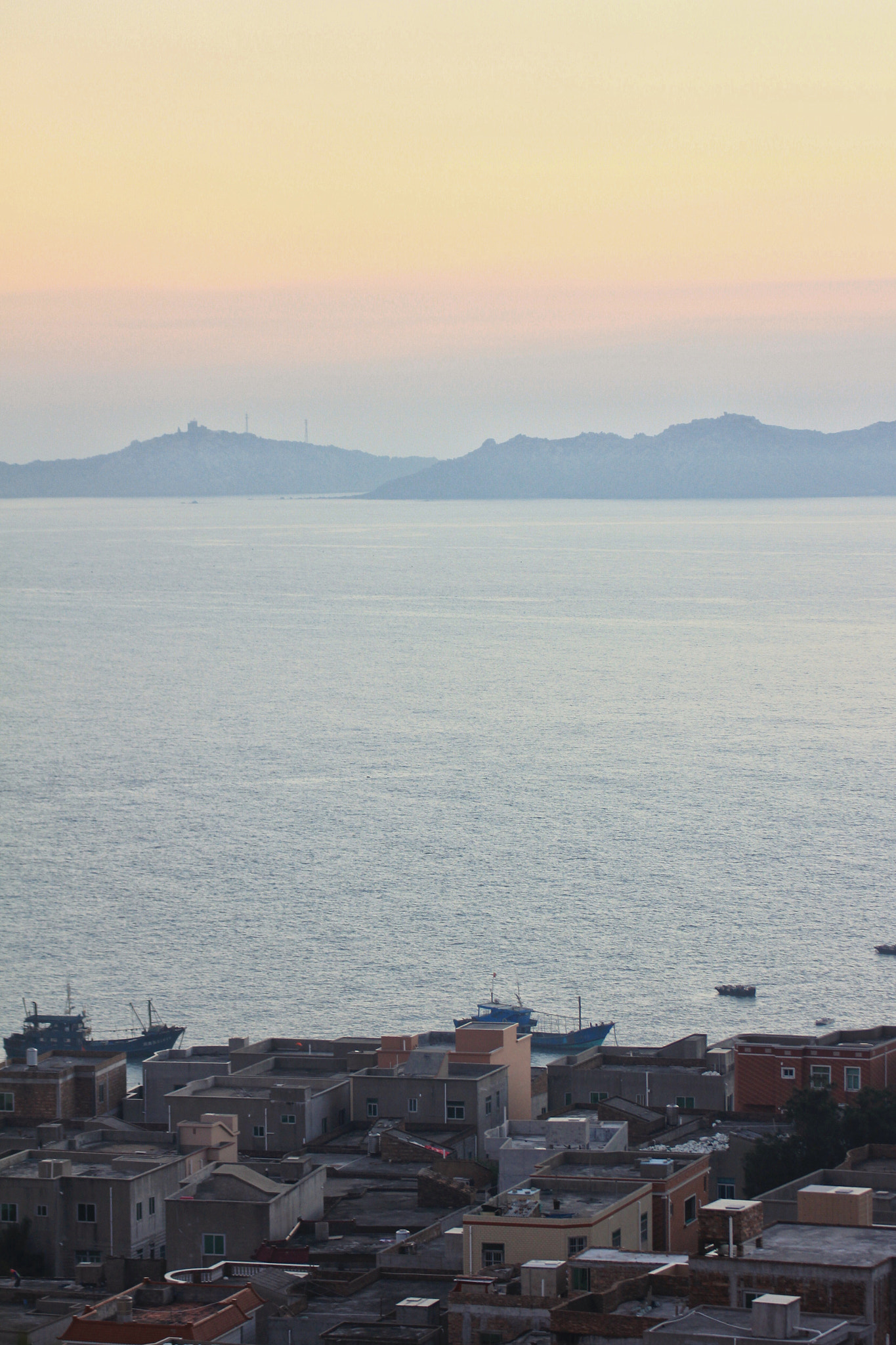 Canon EF 28-105mm f/3.5-4.5 USM sample photo. Sea photography