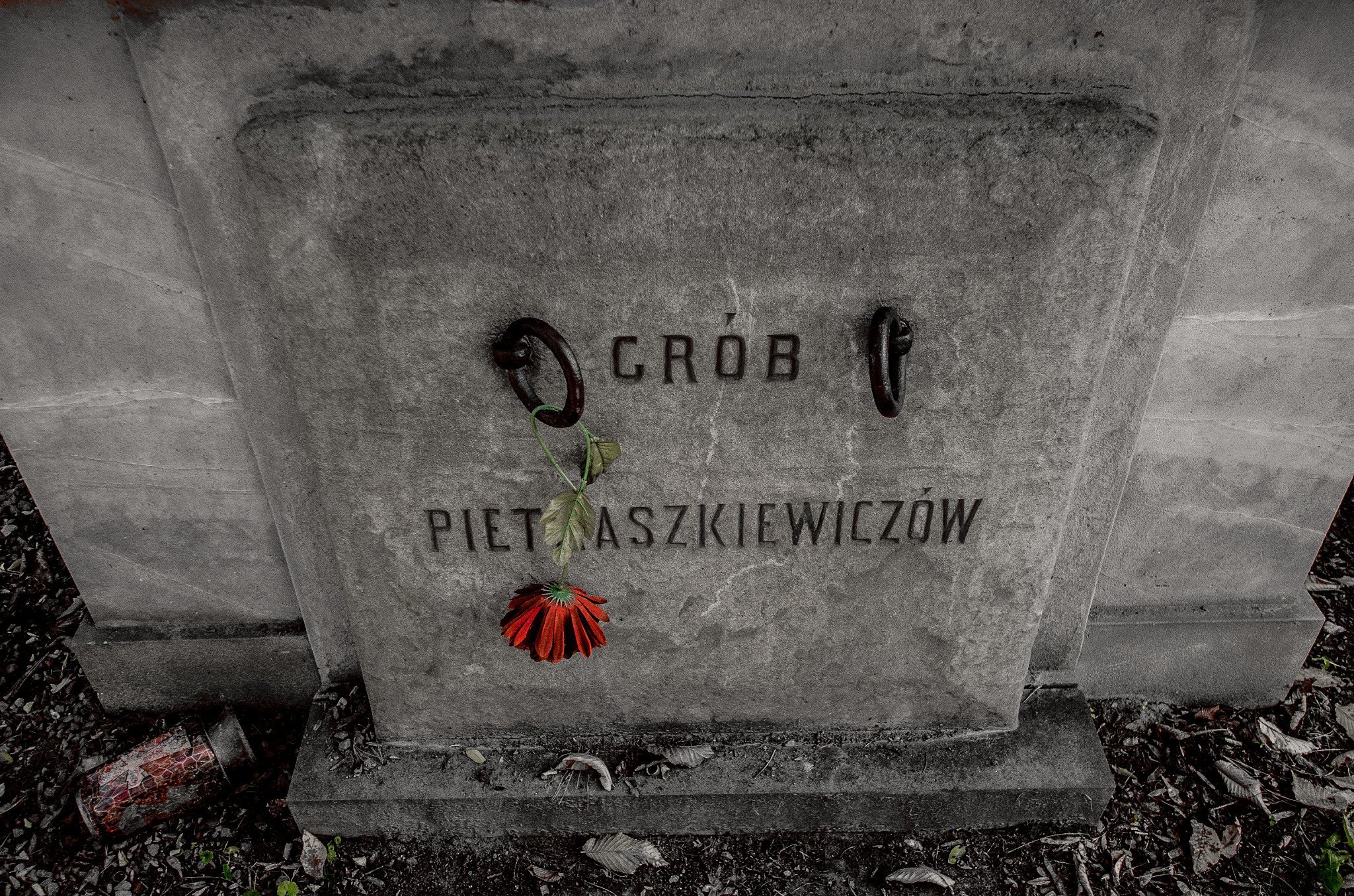 Sigma 70-200mm F2.8 EX DG Macro HSM II sample photo. Grave photography