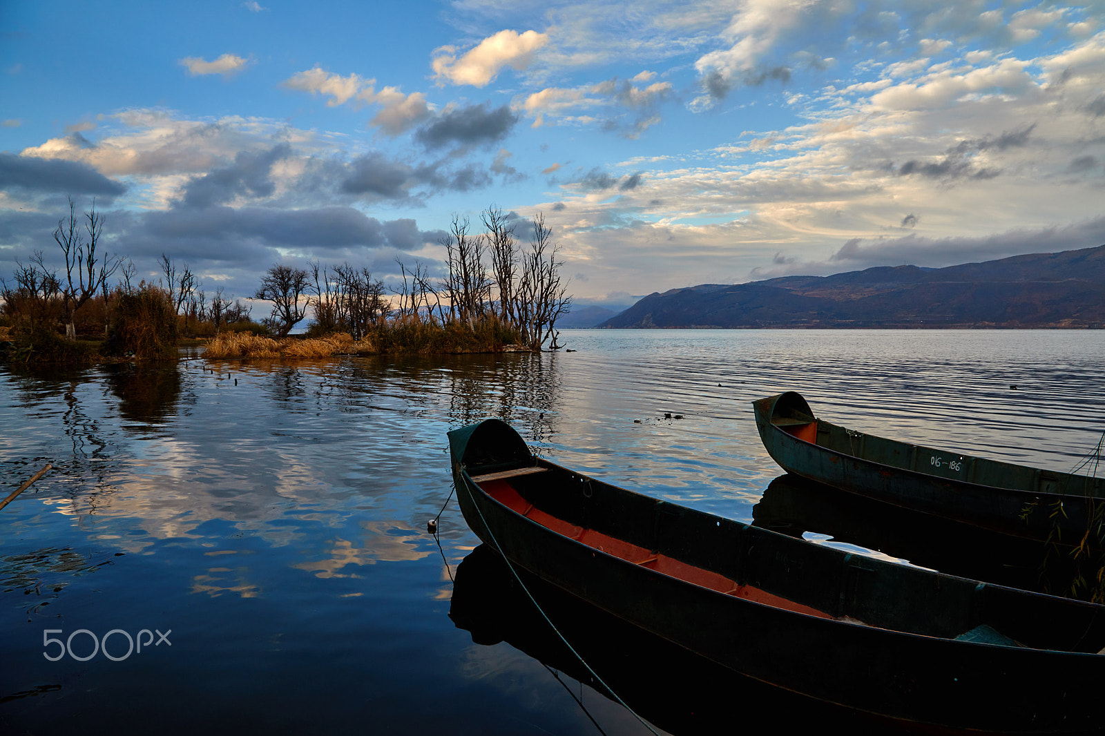 Canon EF 24-105mm F4L IS USM sample photo. Sunset moment at erhai in yunnan photography