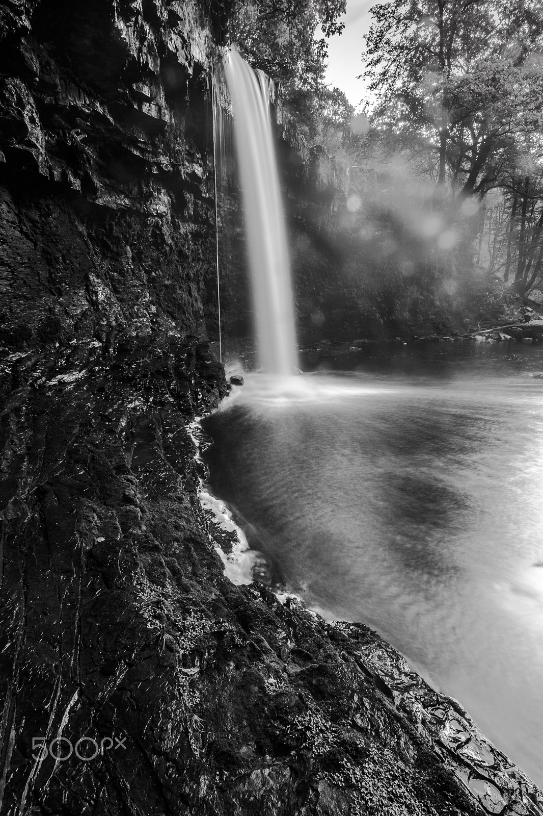 Nikon D3300 + Tokina AT-X Pro 11-16mm F2.8 DX II sample photo. When the spray off the waterfall photography