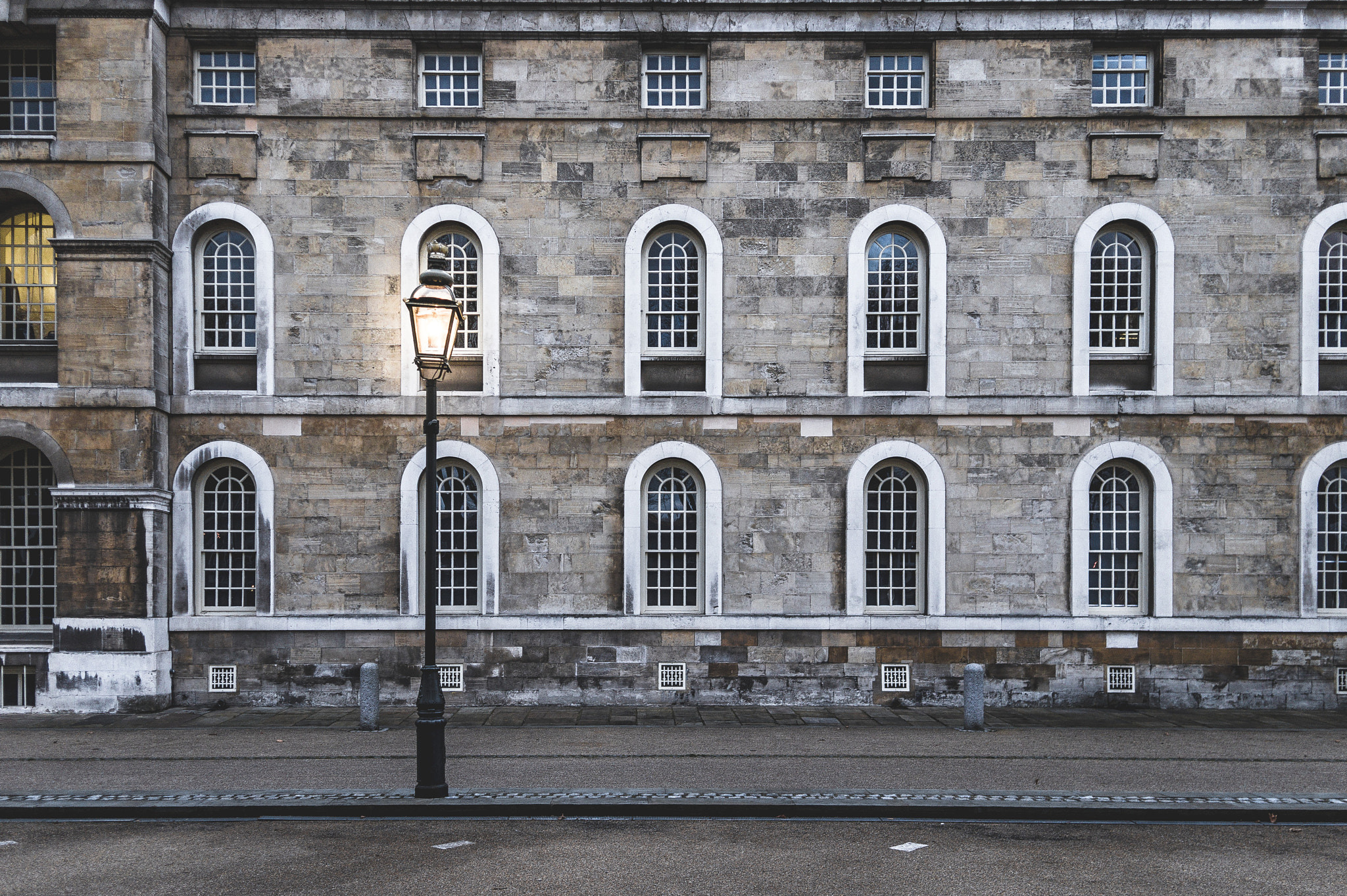 Sigma 19mm F2.8 EX DN sample photo. Greenwich university walls photography