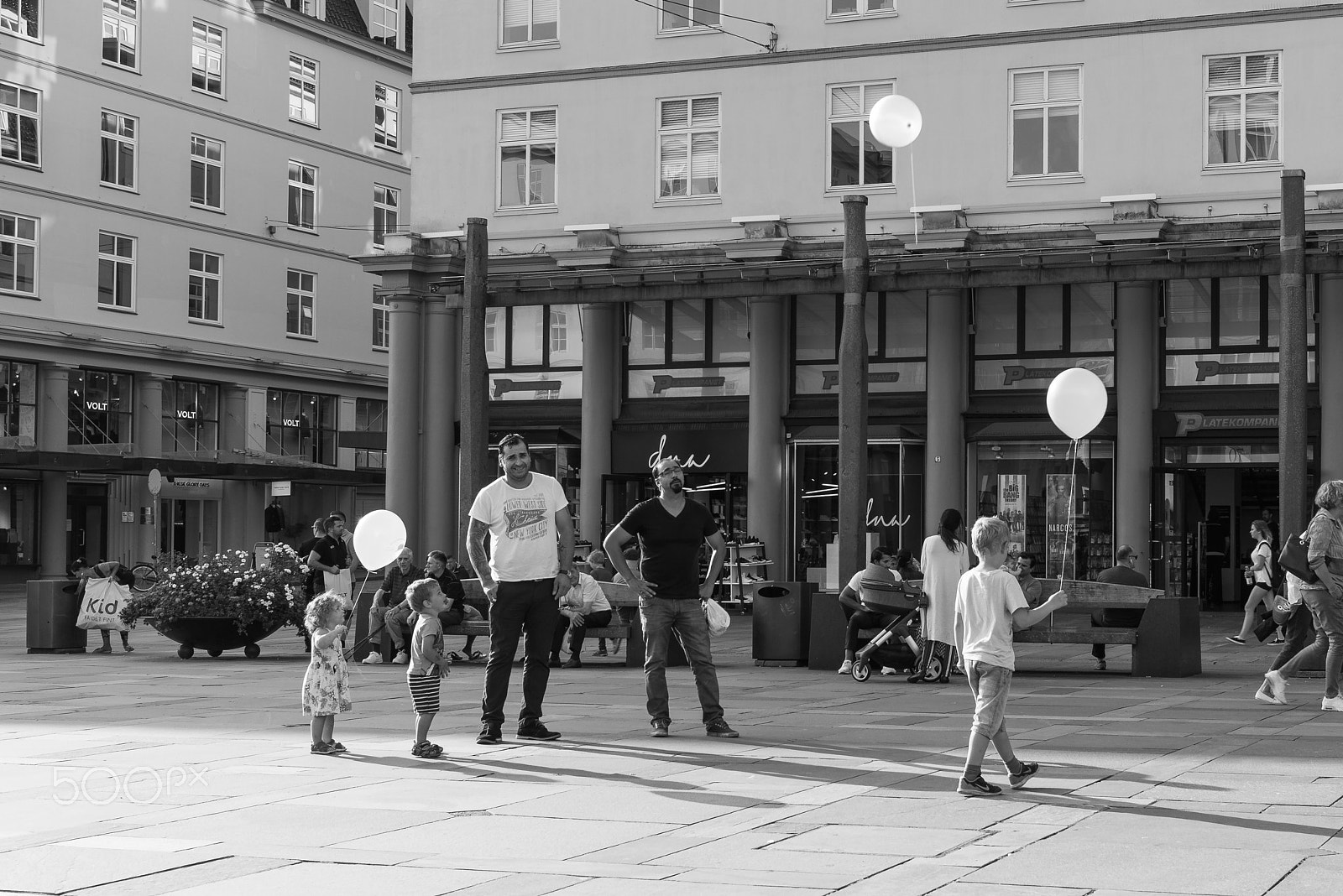 Nikon D610 sample photo. Children and balloon photography