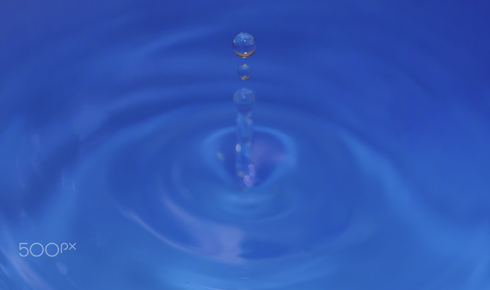 Nikon AF-S DX Micro-Nikkor 85mm F3.5G ED VR sample photo. Following a drop!! photography