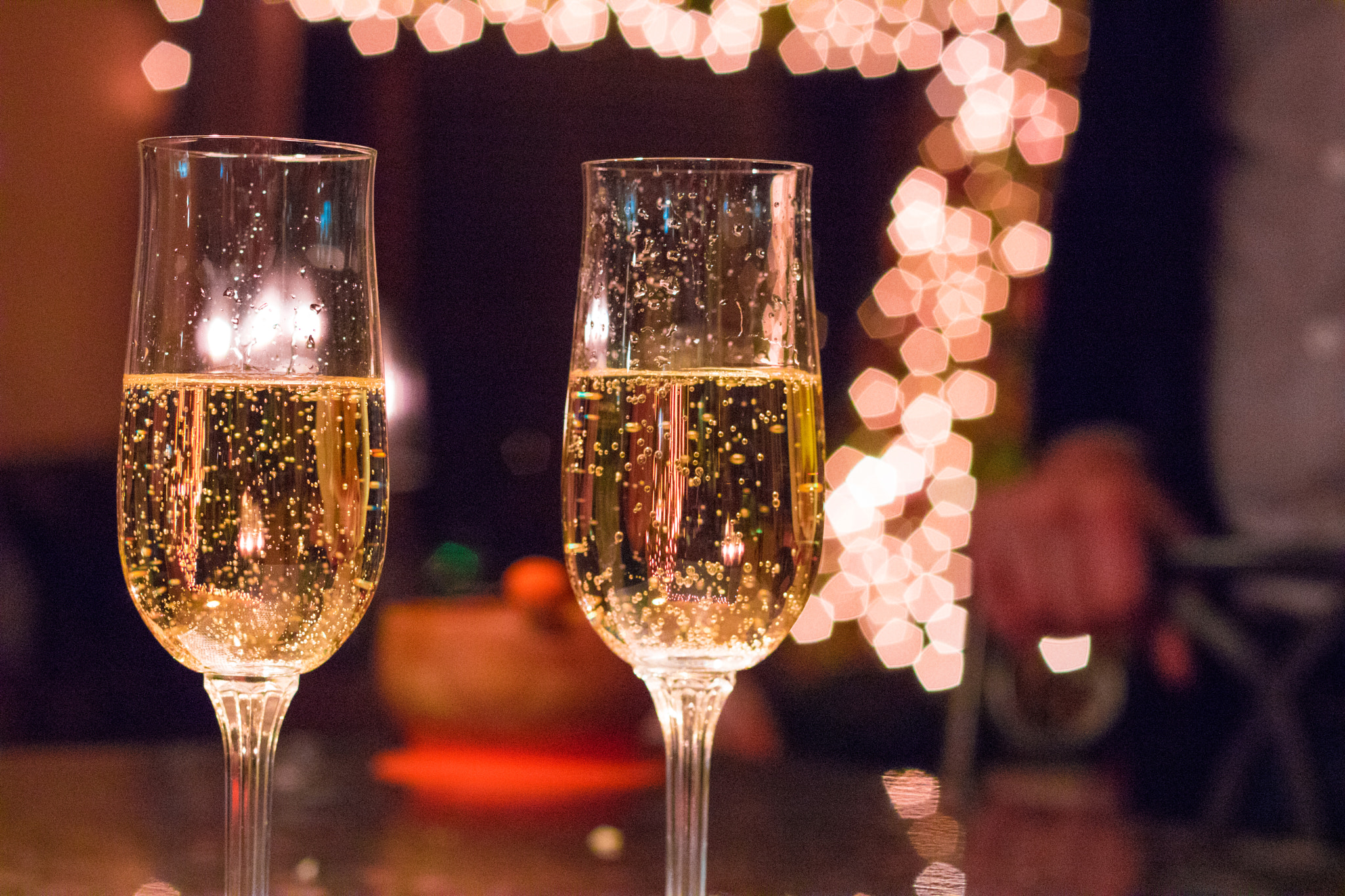 Canon EOS 760D (EOS Rebel T6s / EOS 8000D) + Canon EF 50mm F1.8 II sample photo. Champagne photography