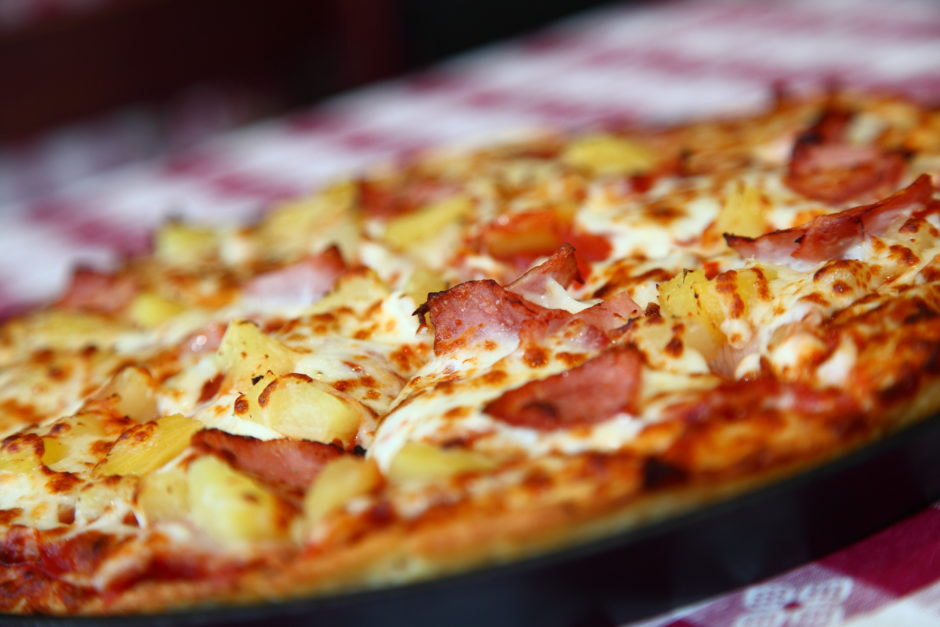 Canon EF 24-105mm F4L IS USM sample photo. Brizio pizza home of the original pan style pizza photography