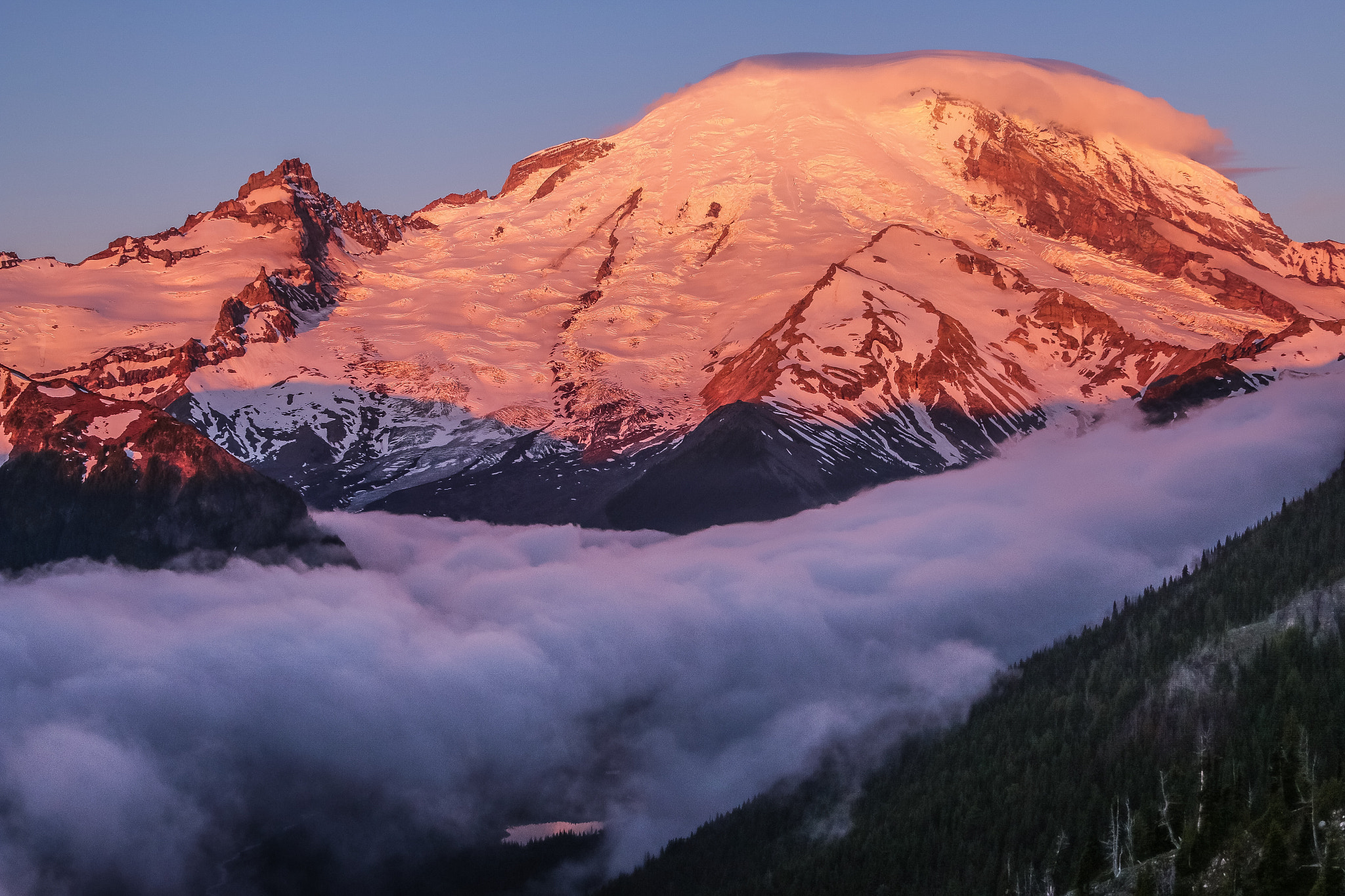 Canon EF 28-135mm F3.5-5.6 IS USM sample photo. Mount rainier from sunrise . . . at sunrise photography