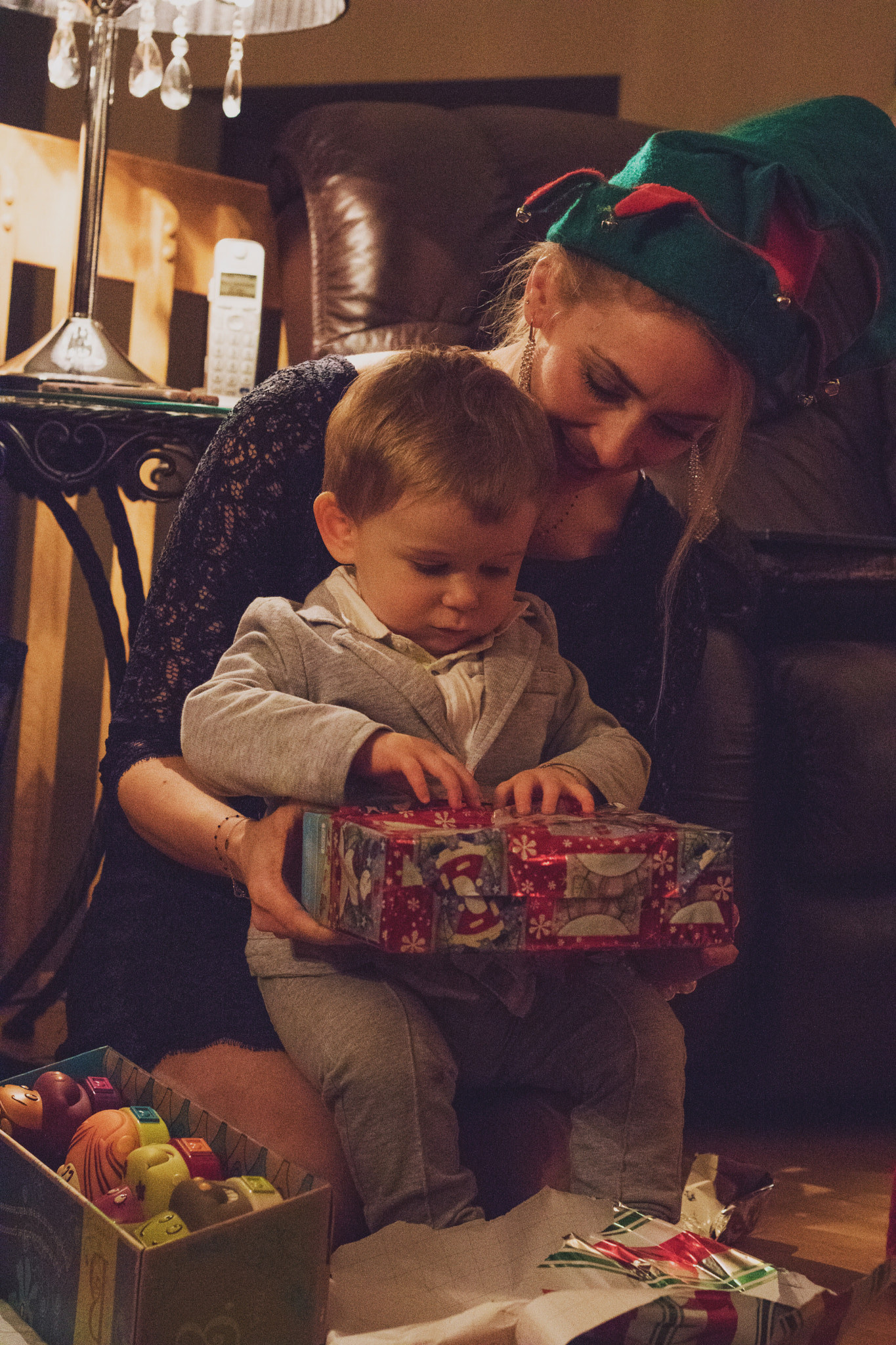 Canon EOS 760D (EOS Rebel T6s / EOS 8000D) + Canon EF 50mm F1.8 II sample photo. Christmas time photography