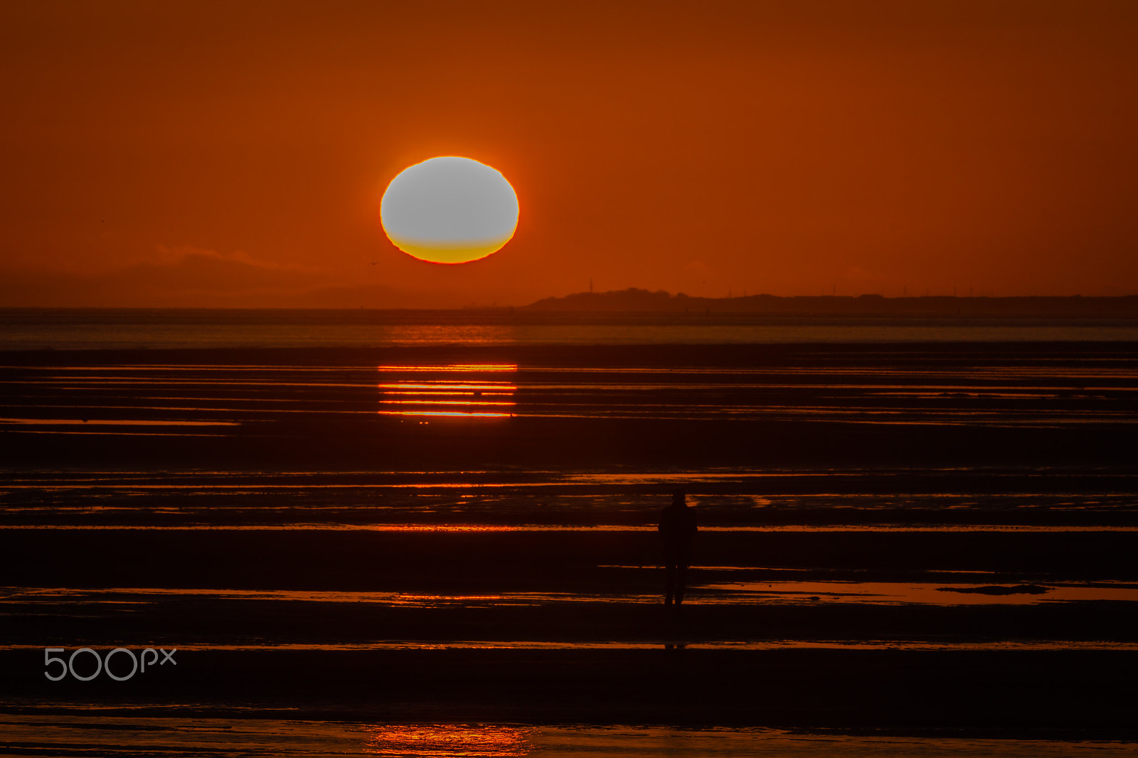 Canon EOS 7D + Canon EF 70-300mm F4.5-5.6 DO IS USM sample photo. Lonely sunset photography