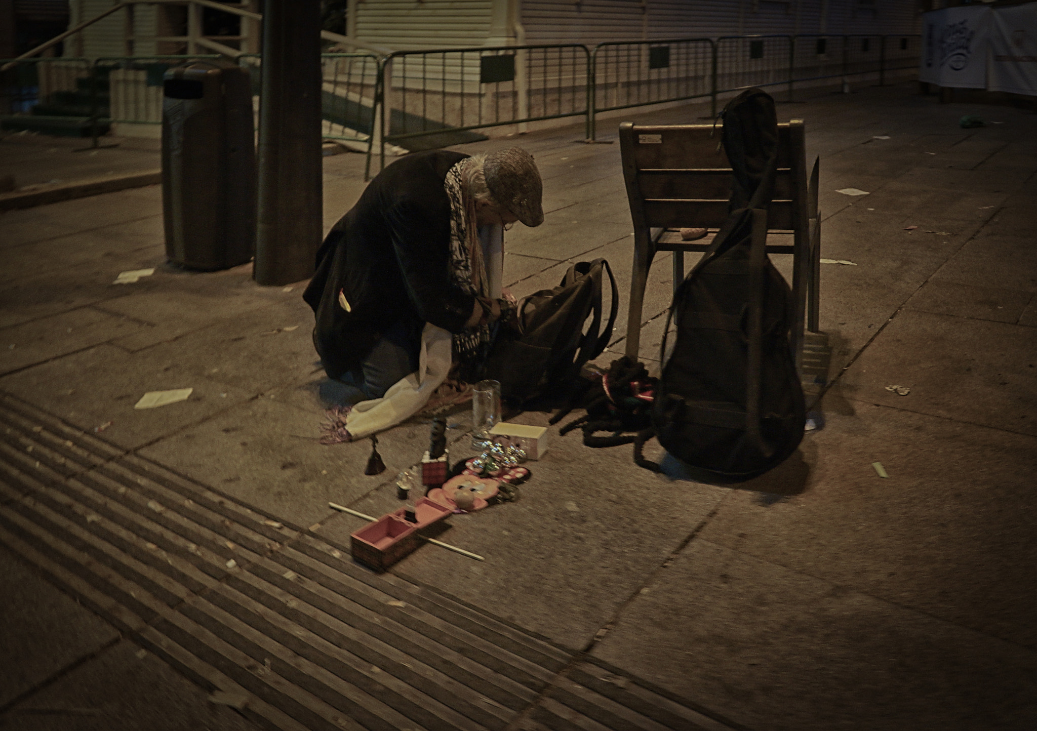 Sony E 18-200mm F3.5-6.3 OSS sample photo. Night guitarist photography