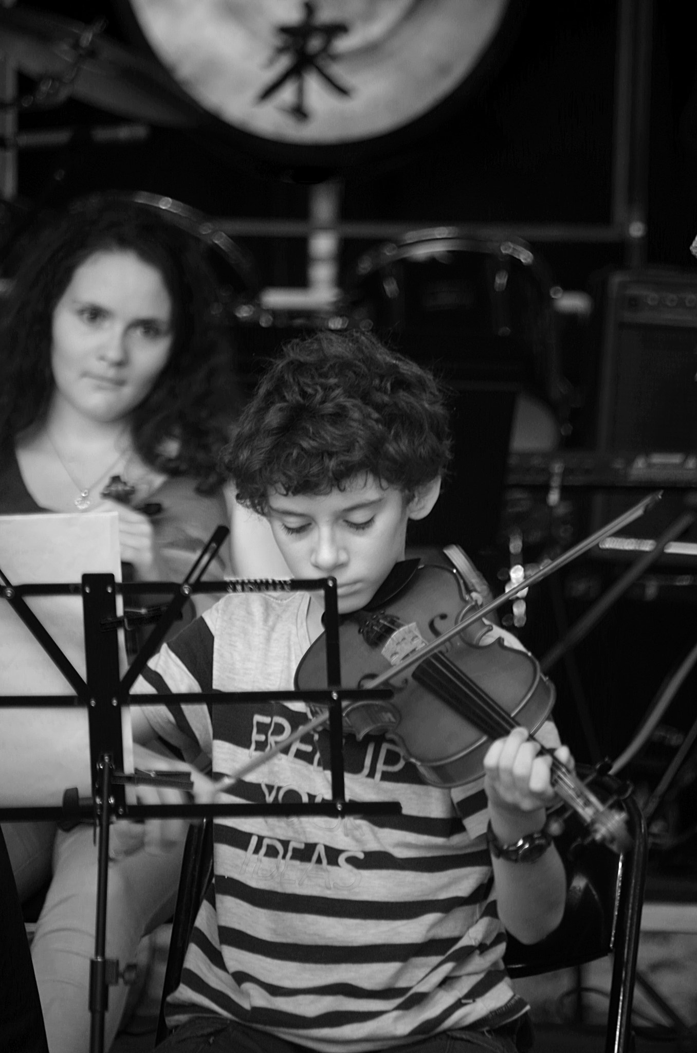 Pentax K-30 + smc PENTAX-DA L 50-200mm F4-5.6 ED sample photo. Un jeune violoniste/a young violonist photography