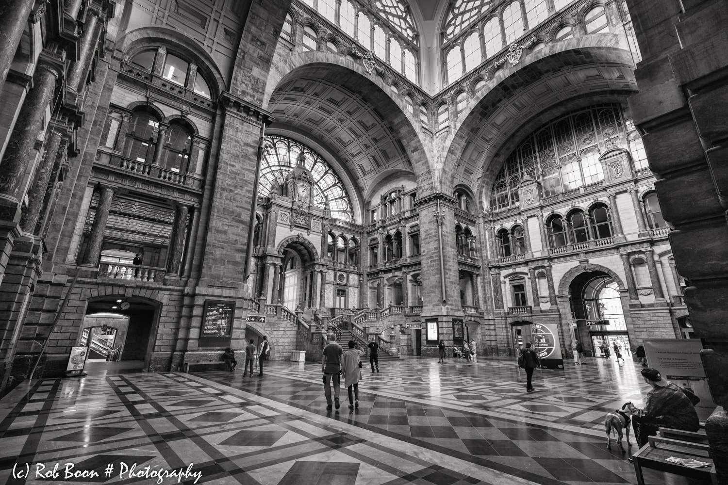 Canon EF 16-35mm F4L IS USM sample photo. Train station, antwerpen 2 photography