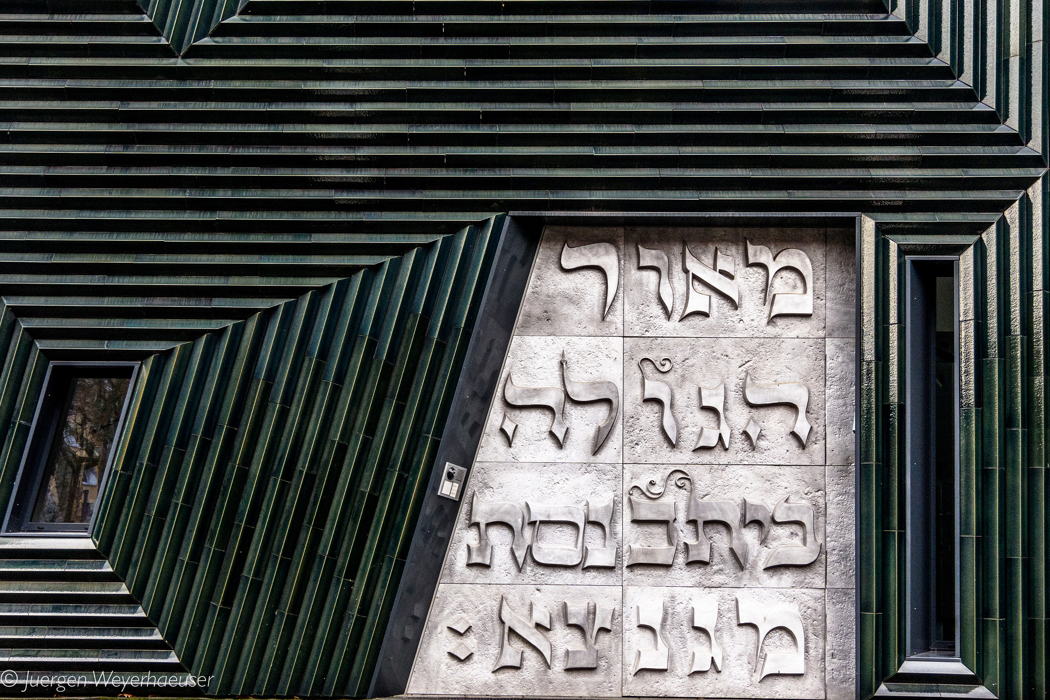 1 NIKKOR VR 10-100mm f/4-5.6 sample photo. Fotoziel  - synagoge mainz - eingang photography