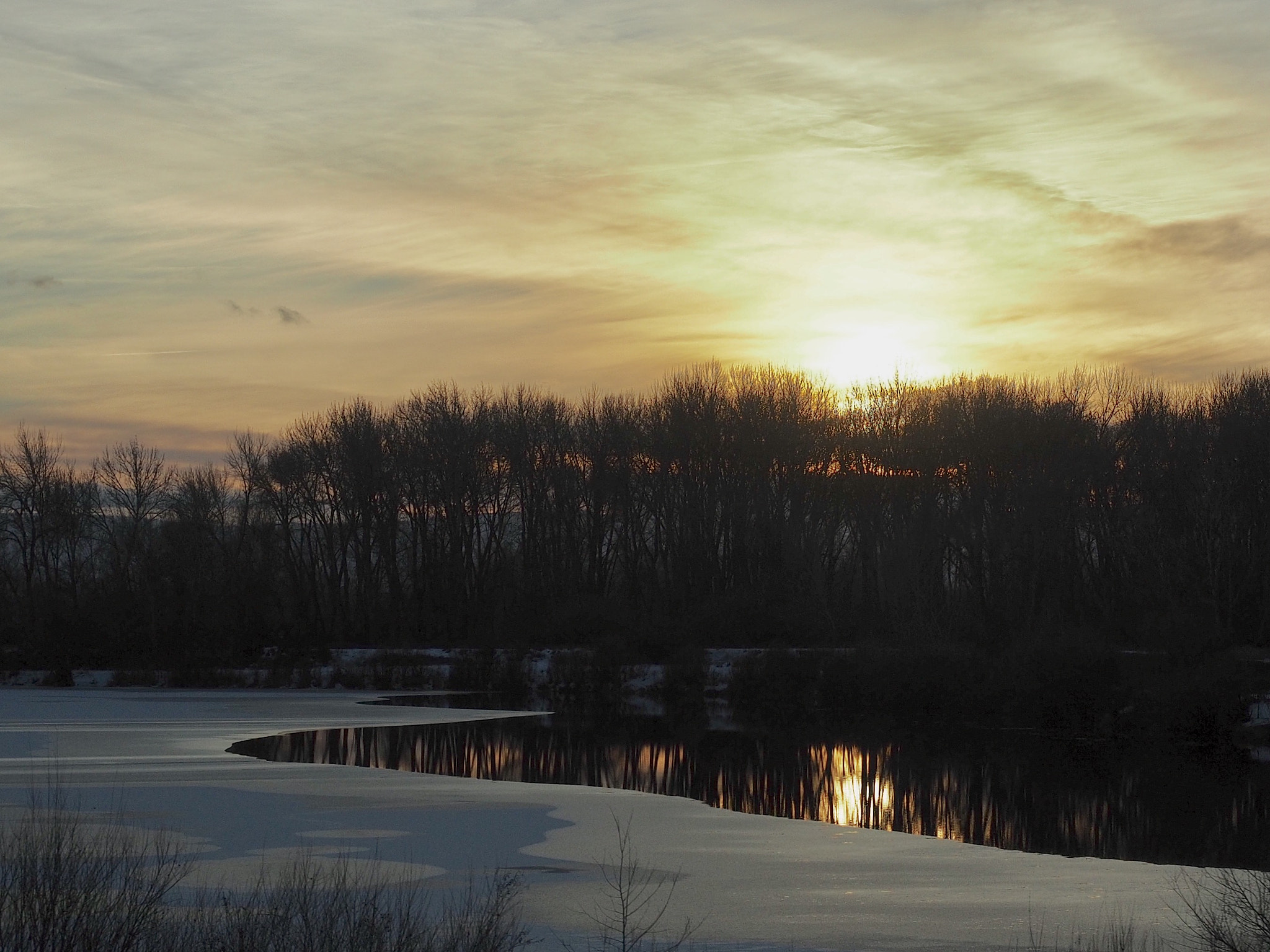 Olympus OM-D E-M5 II + Olympus M.Zuiko Digital ED 12-40mm F2.8 Pro sample photo. Winter sunset  photography