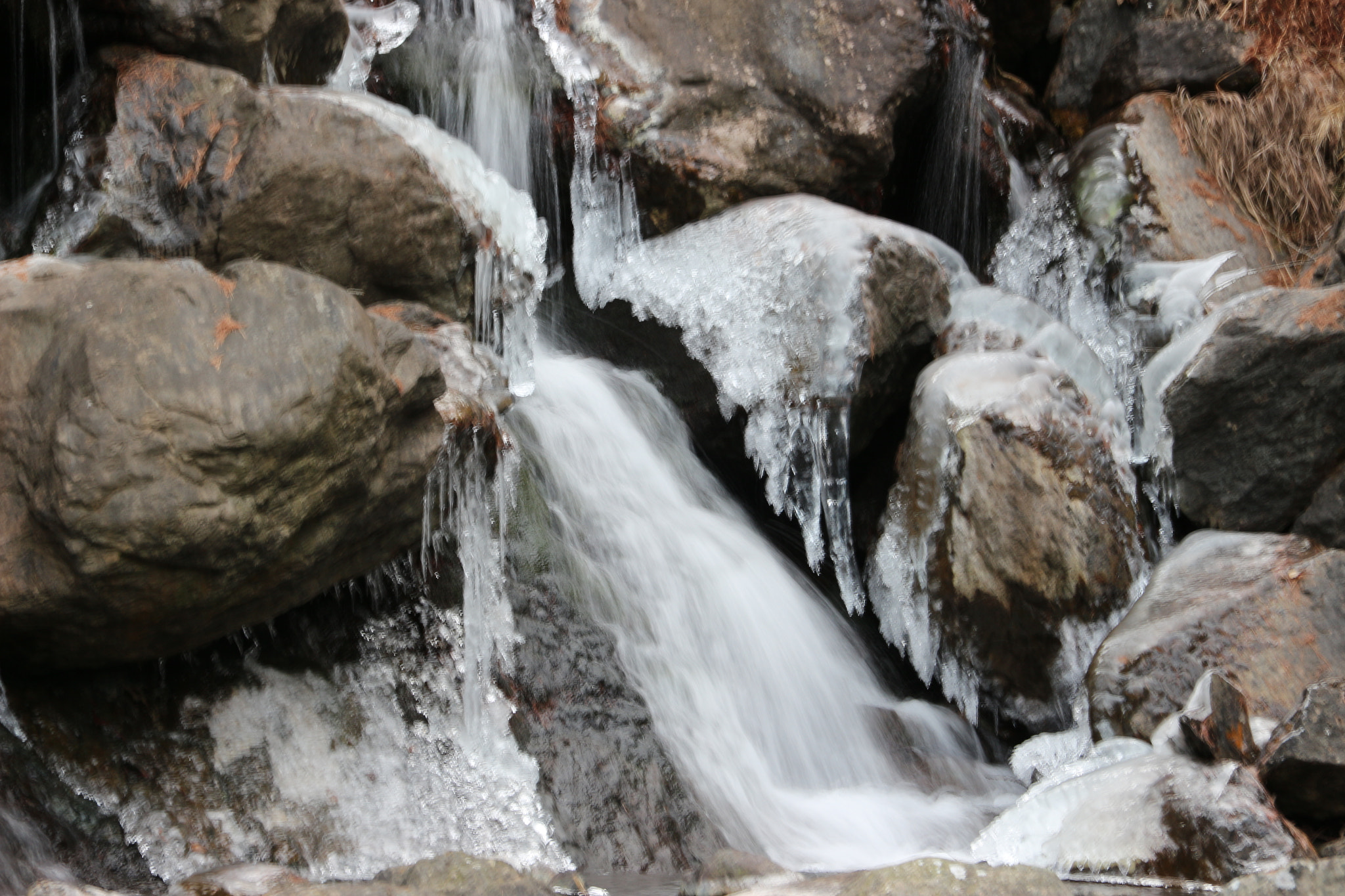 Canon EF-S 18-135mm F3.5-5.6 IS sample photo. Cascata di ghiaccio photography