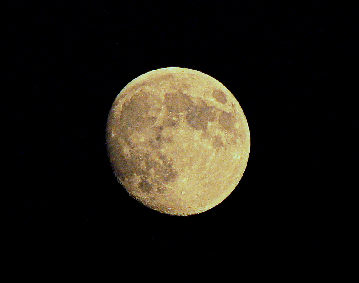 Canon EF 75-300mm f/4-5.6 USM sample photo. Moon photography