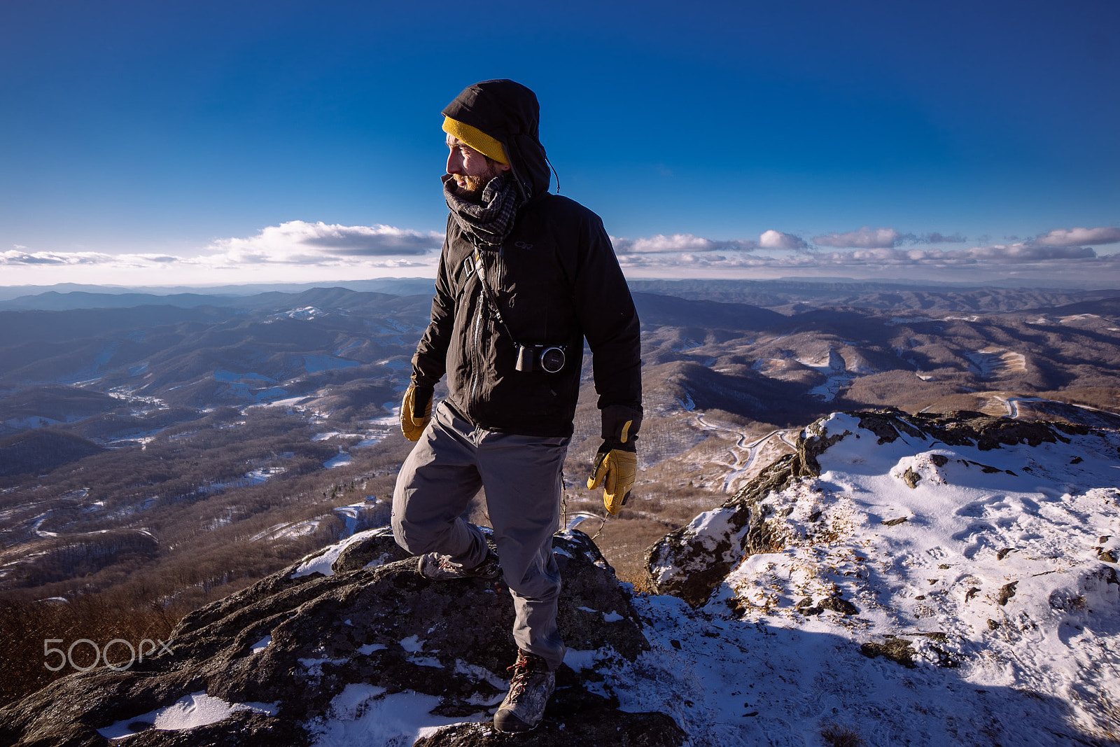 Sony a7 II + Sony E 10-18mm F4 OSS sample photo. New year hiking photography