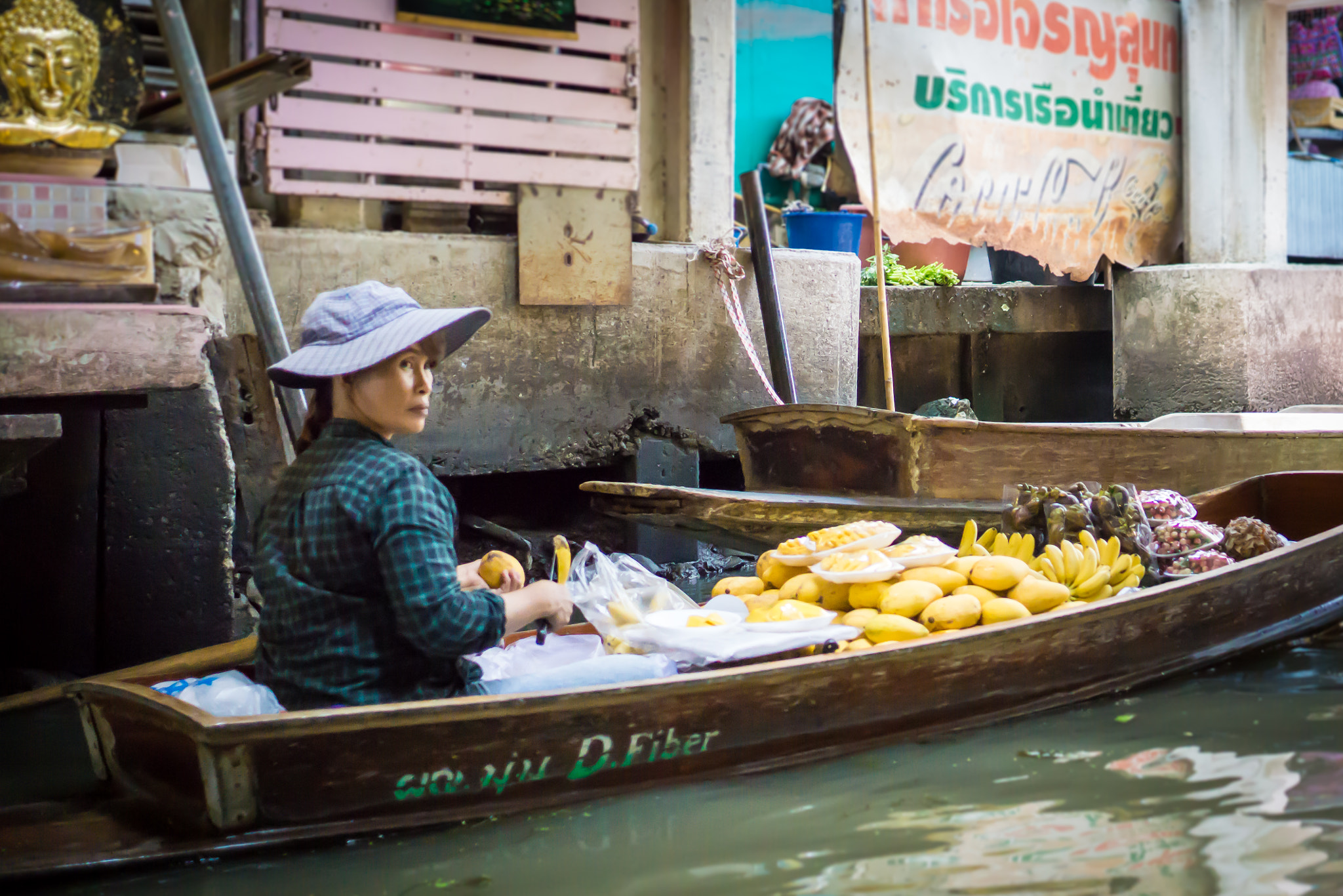 Sony Sonnar T* E 24mm F1.8 ZA sample photo. Floating market photography