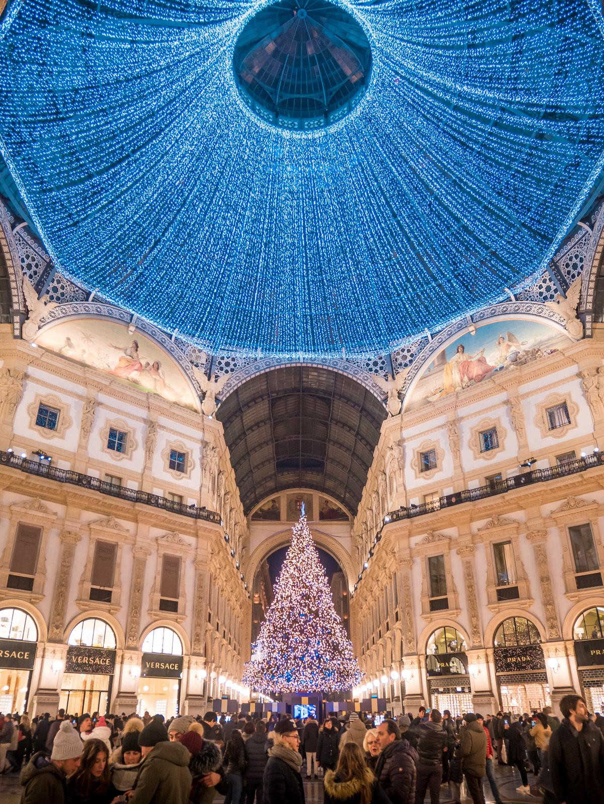 Panasonic Lumix DMC-GX85 (Lumix DMC-GX80 / Lumix DMC-GX7 Mark II) sample photo. Galleria vittorio emanuele ii christmas tree photography