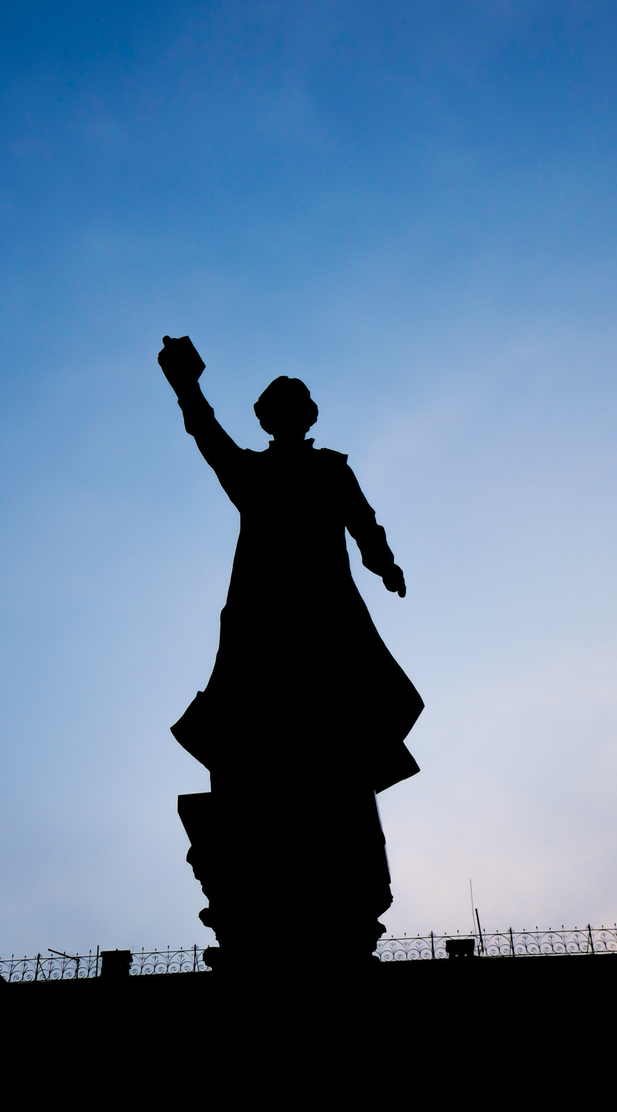 Panasonic Lumix DMC-GX85 (Lumix DMC-GX80 / Lumix DMC-GX7 Mark II) sample photo. Statue in krakow photography