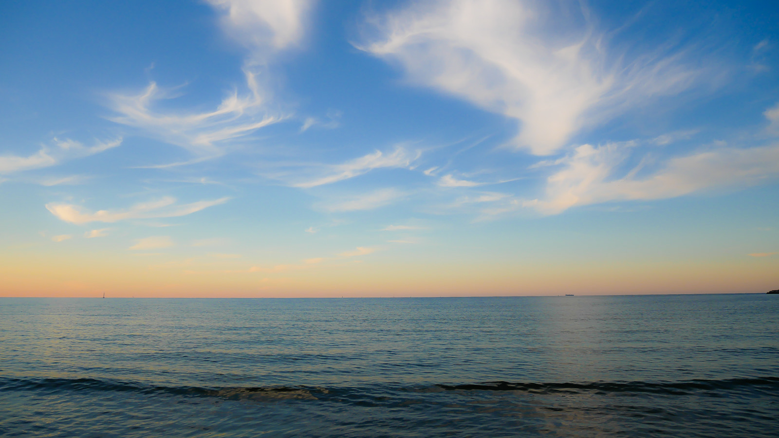 Panasonic Lumix DMC-GX85 (Lumix DMC-GX80 / Lumix DMC-GX7 Mark II) sample photo. Sunset over the sea in gdansk photography