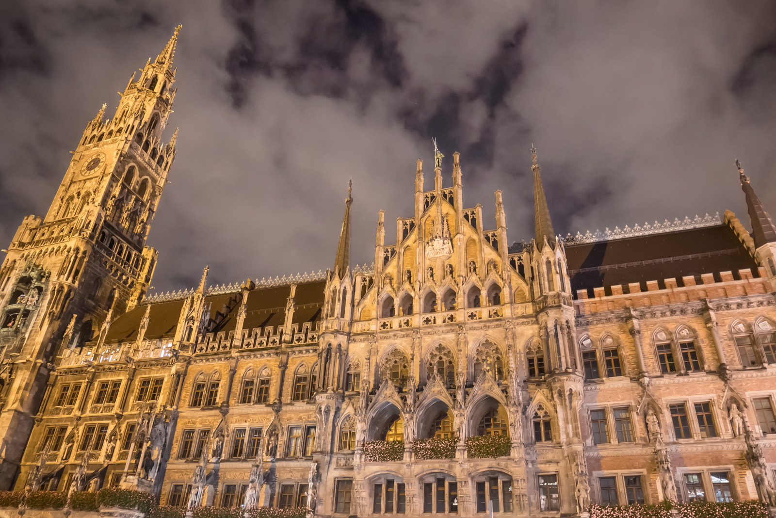Panasonic Lumix DMC-GX85 (Lumix DMC-GX80 / Lumix DMC-GX7 Mark II) sample photo. Town hall of munchen photography