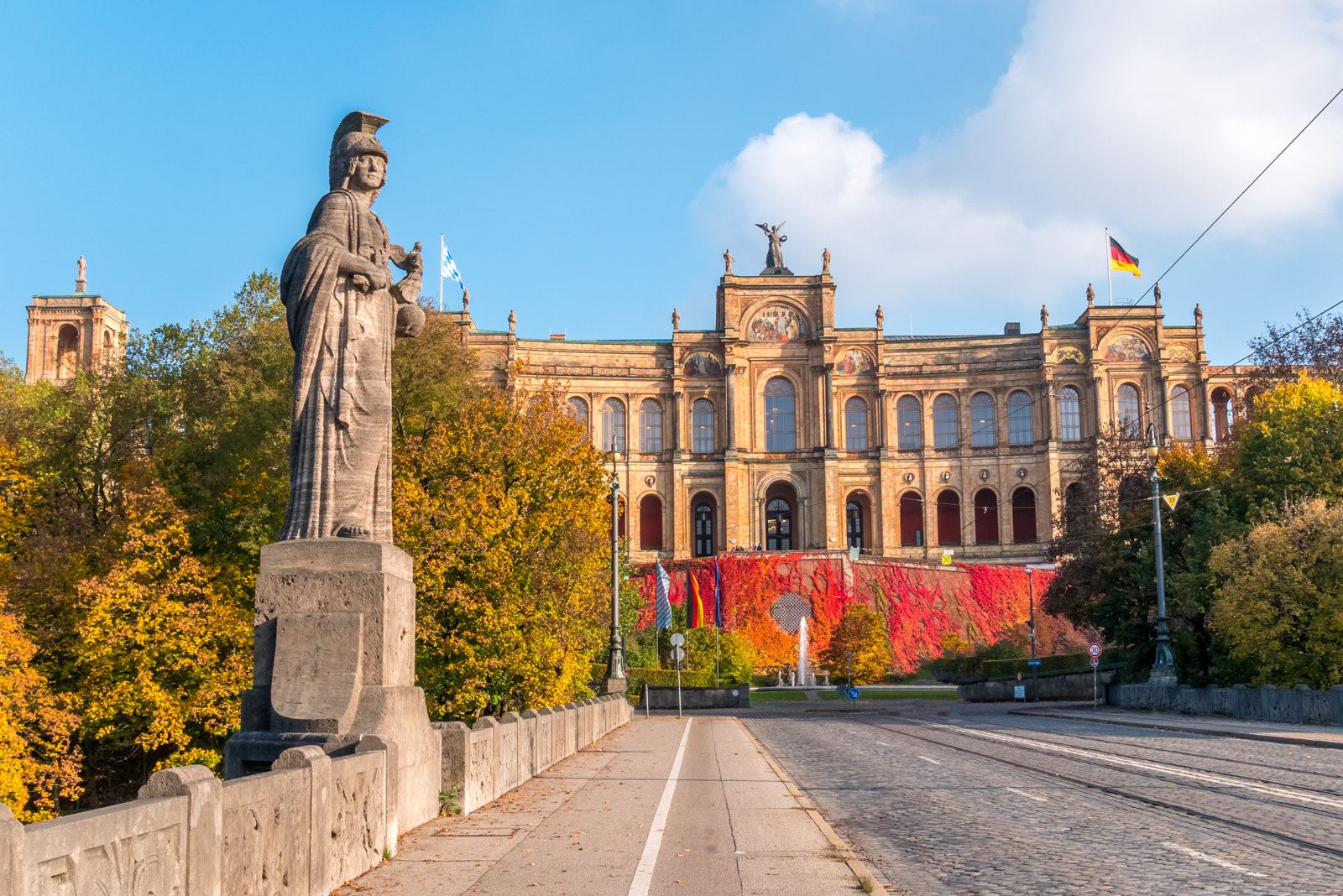 Panasonic Lumix DMC-GX85 (Lumix DMC-GX80 / Lumix DMC-GX7 Mark II) sample photo. Parliament of munchen photography